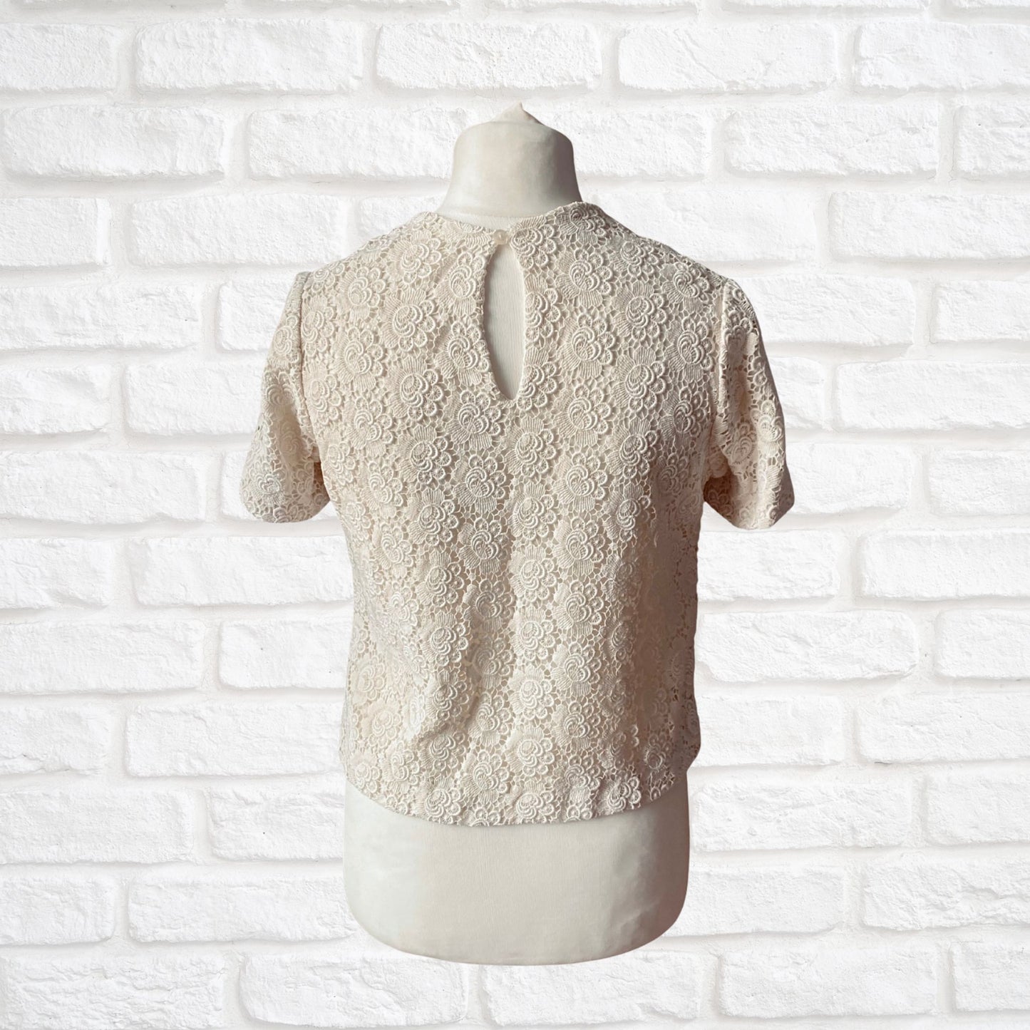Vintage 60s Cream Floral Lace Short Sleeved Top. Approx UK size 10-12
