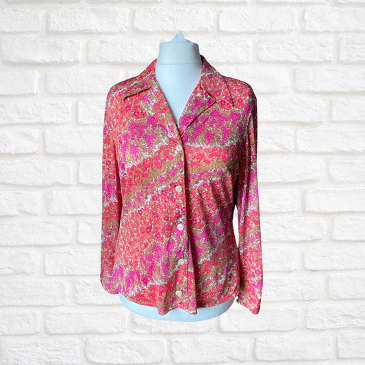 70s pink floral blouse with dagger collar and long cuffed sleeves.Approx UK size 14-16