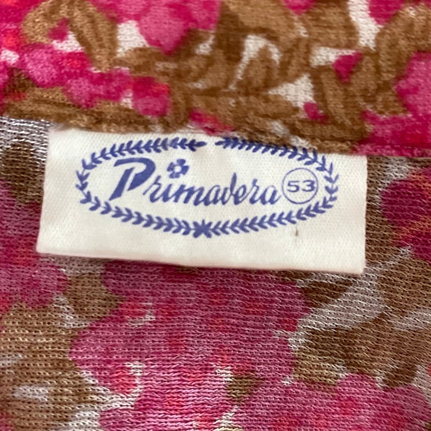 70s pink floral blouse with dagger collar and long cuffed sleeves.Approx UK size 14-16