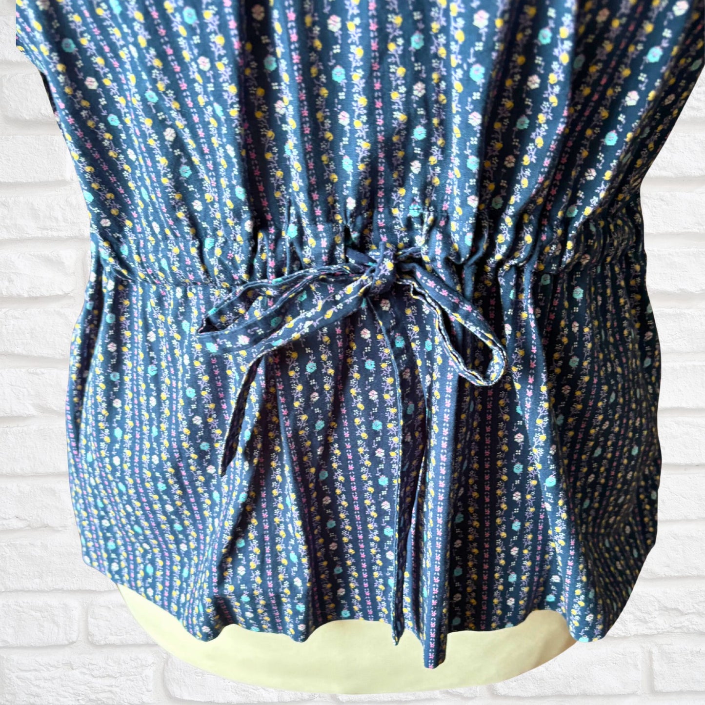 70s blue floral short sleeved cotton peplum blouse with drawstring waist. Approx UK size 14 -18