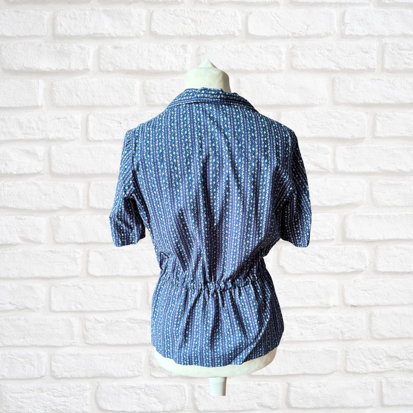 70s blue floral short sleeved cotton peplum blouse with drawstring waist. Approx UK size 14 -18