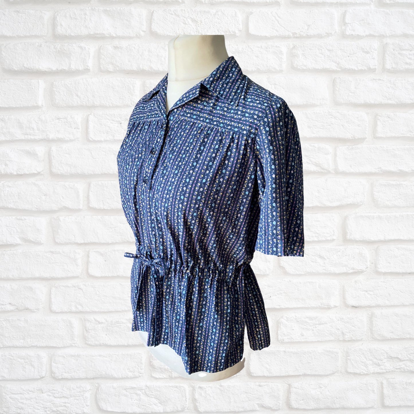 70s blue floral short sleeved cotton peplum blouse with drawstring waist. Approx UK size 14 -18