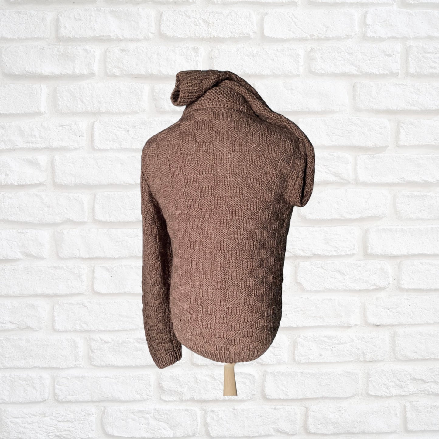 Vintage Brown Textured Knit Zip Up Cardigan: Cozy and Stylish  Sweater. UK size 10-16 (women) / Small to Medium  (men)