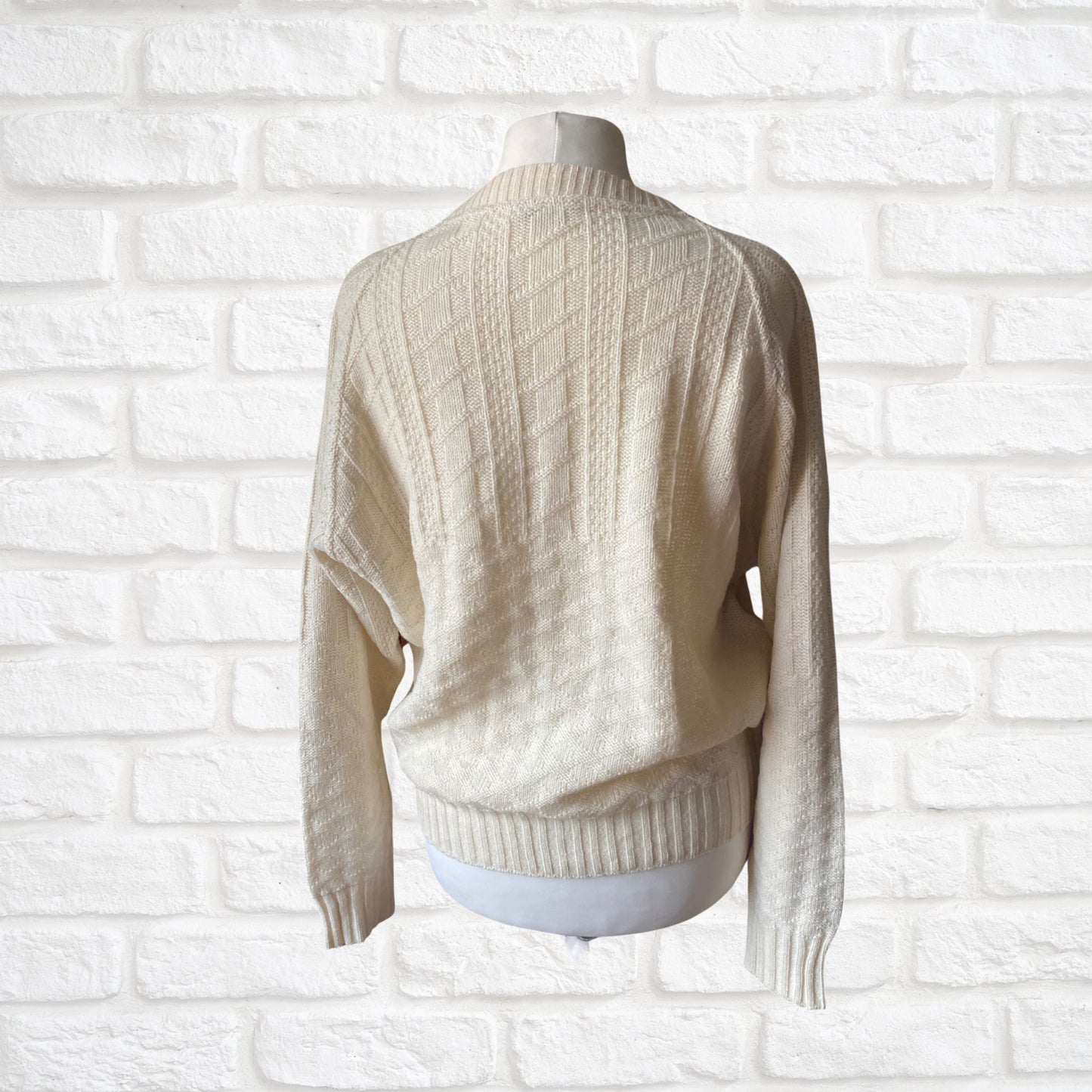 Italian Vintage Cream Textured Knit Wool Blend Crew Neck Jumper. Approx UK size 20-24 ( women ) / XL to XXL (men)