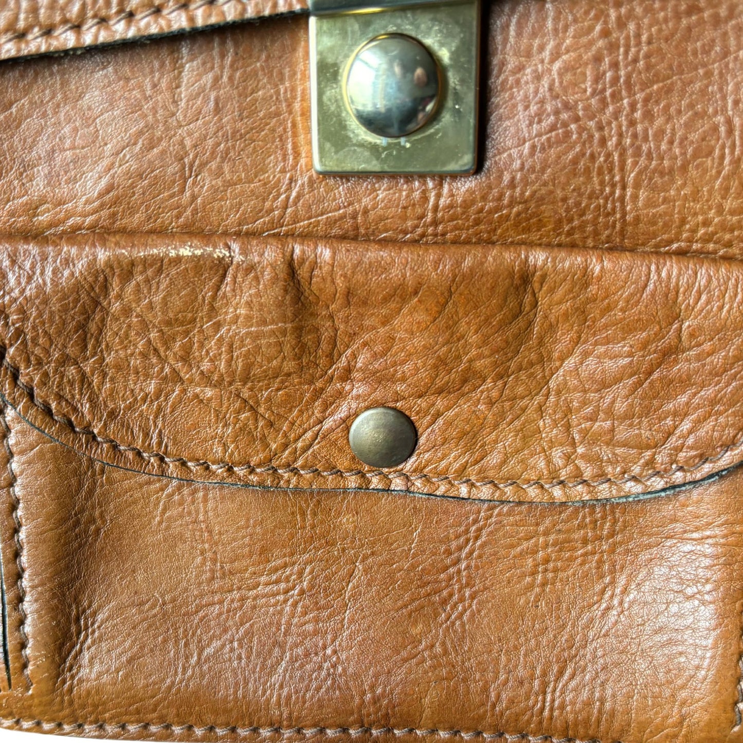 Vintage 70s Brown Leather Shoulder Bag with multiple compartments - Practical and Stylish Unisex Travel Companion