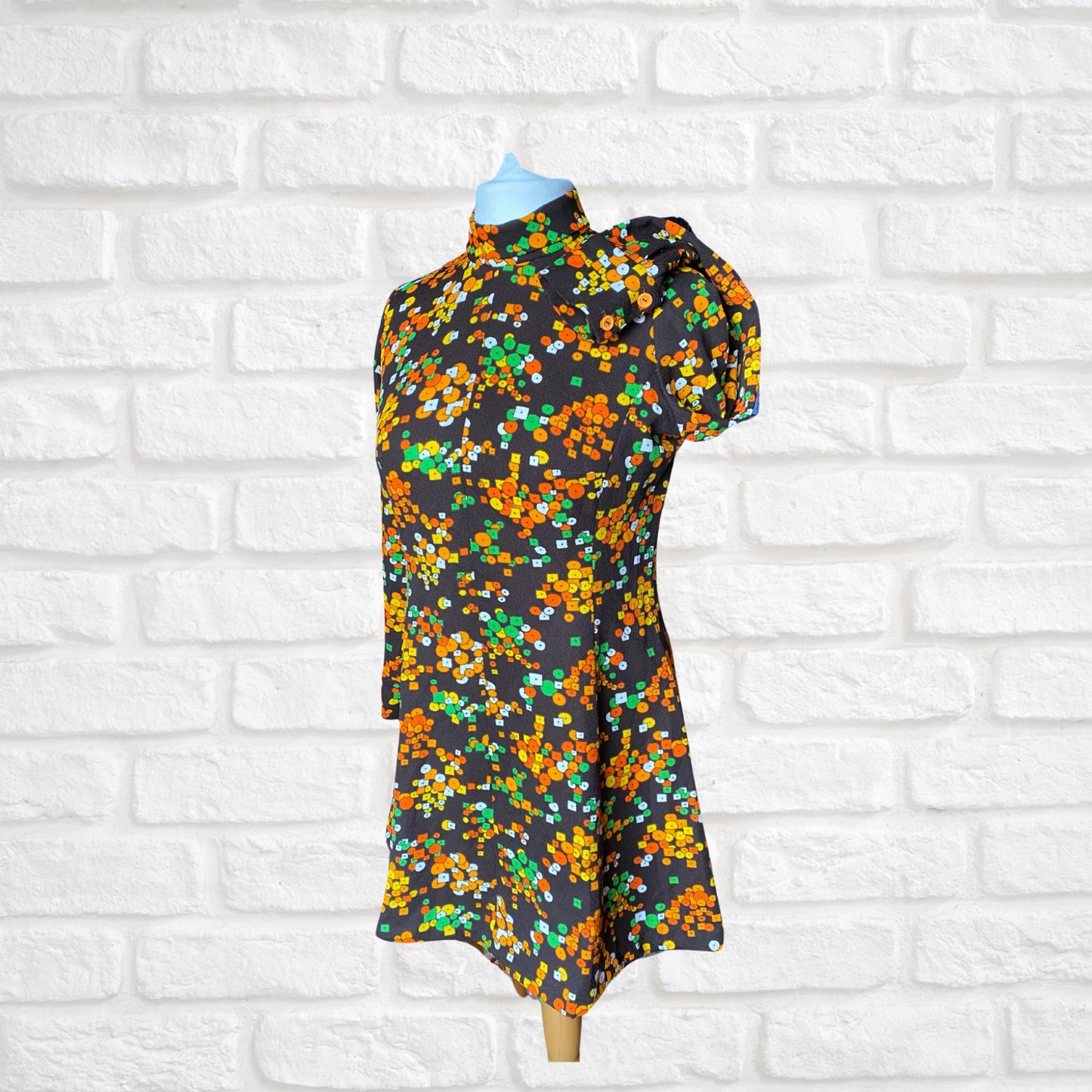 Vintage 60s Geometric Print Long Sleeved Mini Dress. Approx UK size 14-16