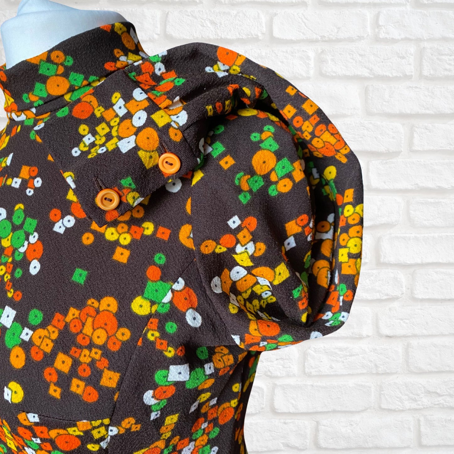 Vintage 60s Geometric Print Long Sleeved Mini Dress. Approx UK size 14-16