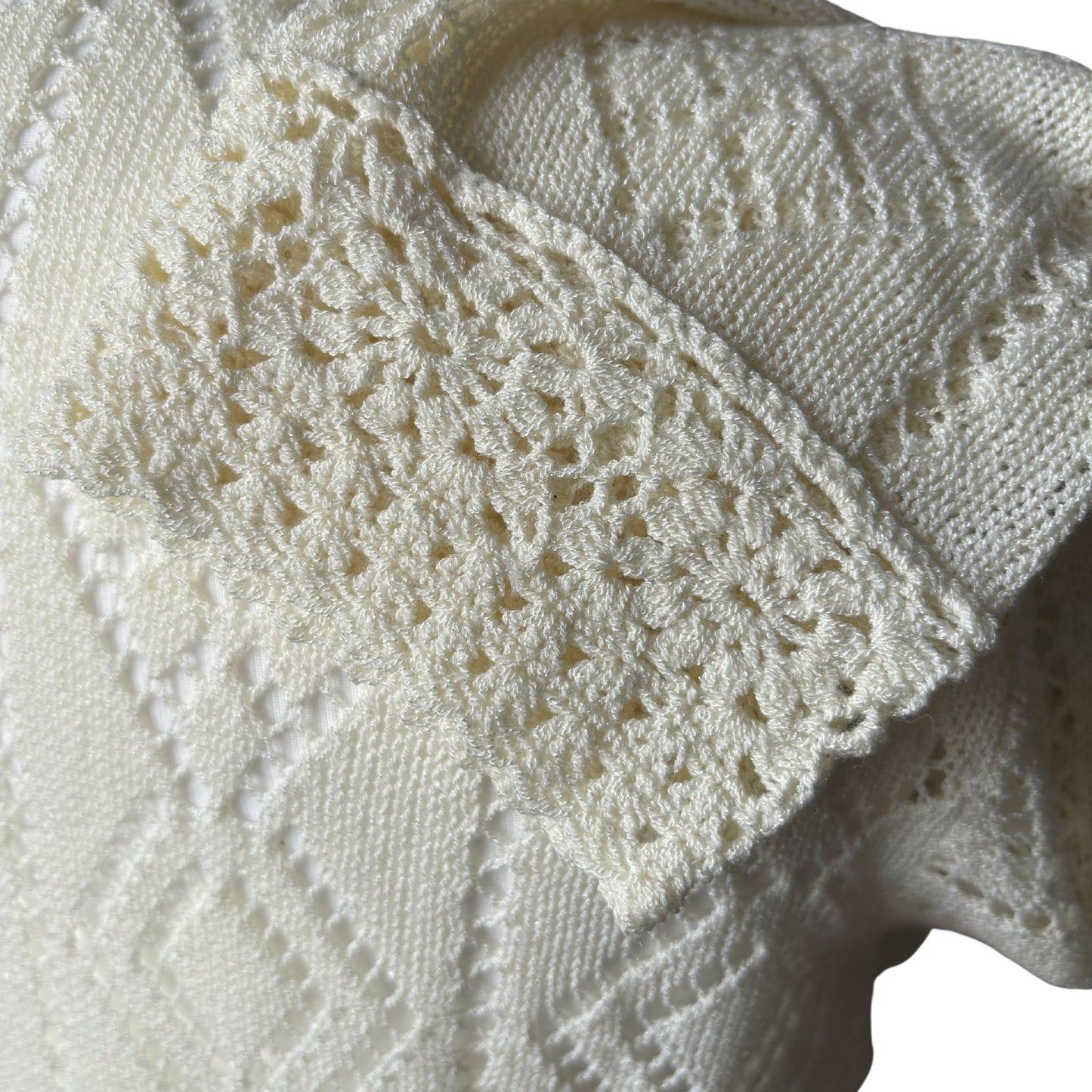 Vintage Pale Cream Crochet Cardigan: Pointelle Design with Daisy Detailing. Approx UK size 14-18