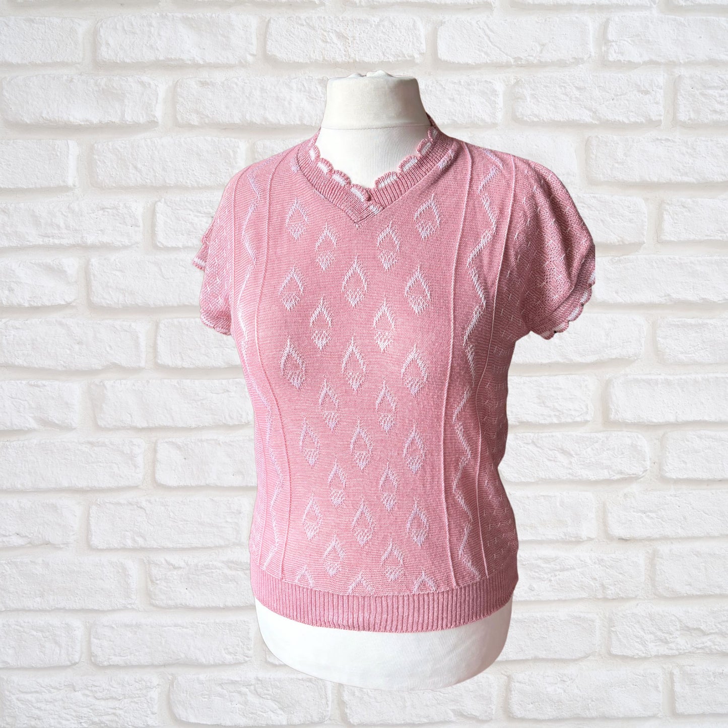 Vintage 80s Pink and White Sleeveless Top with Scalloped Trim - Lightweight and Stylish Approx UK size 12-16