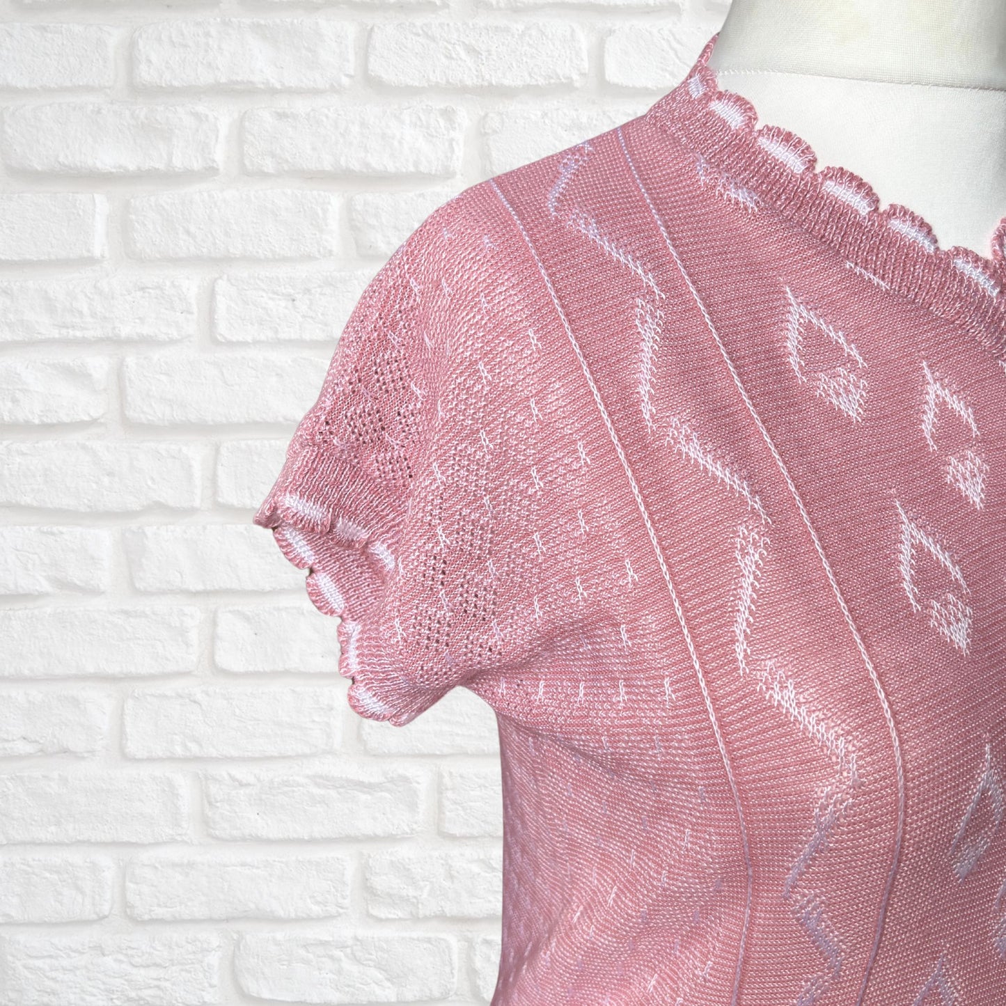 Vintage 80s Pink and White Sleeveless Top with Scalloped Trim - Lightweight and Stylish Approx UK size 12-16
