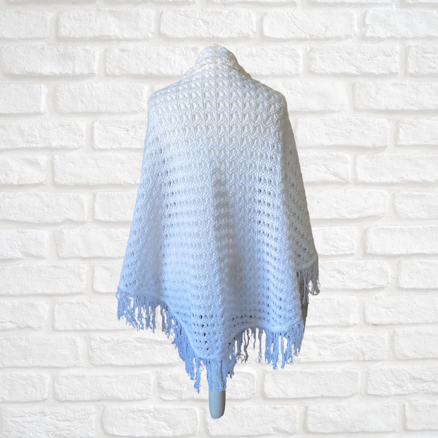 Vintage 70s Boho White Triangular Crocheted Fringed Shawl/Wrap. Free size