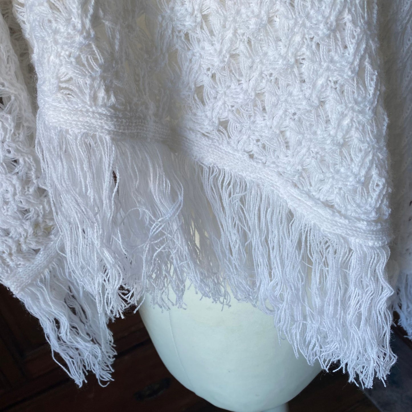Vintage 70s Boho White Triangular Crocheted Fringed Shawl/Wrap. Free size