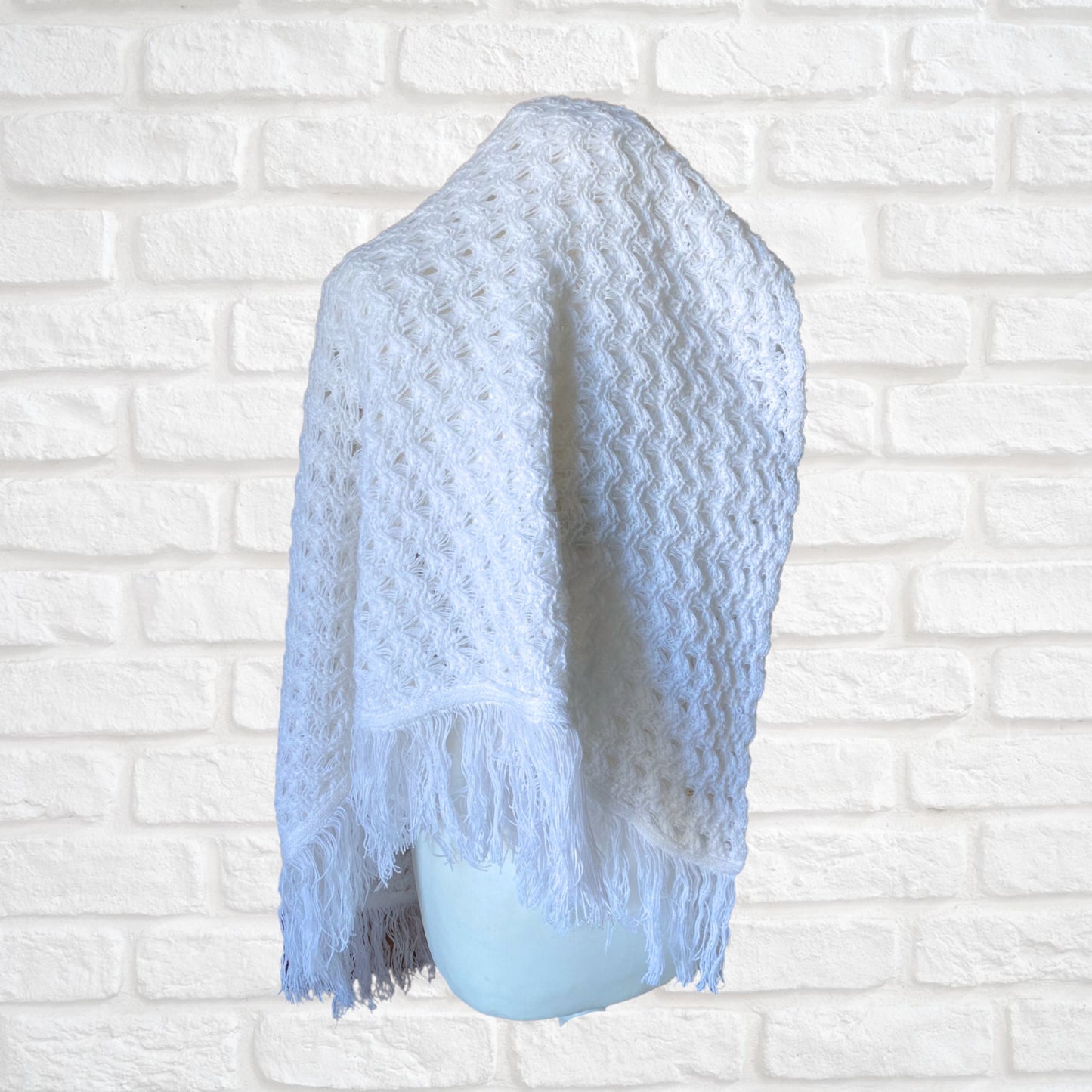 Vintage 70s Boho White Triangular Crocheted Fringed Shawl/Wrap. Free size