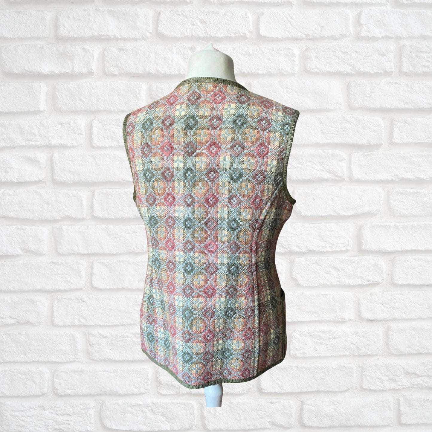 Vintage Welsh Wool Tapestry Style Waistcoat: A Timeless Piece of Welsh Craftsmanship. Approx UK size 10-14