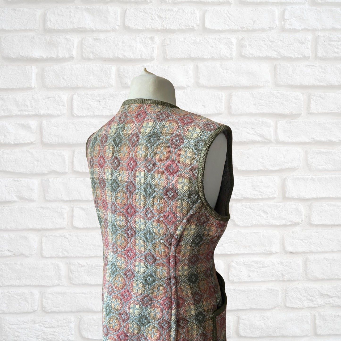 Vintage Welsh Wool Tapestry Style Waistcoat: A Timeless Piece of Welsh Craftsmanship. Approx UK size 10-14