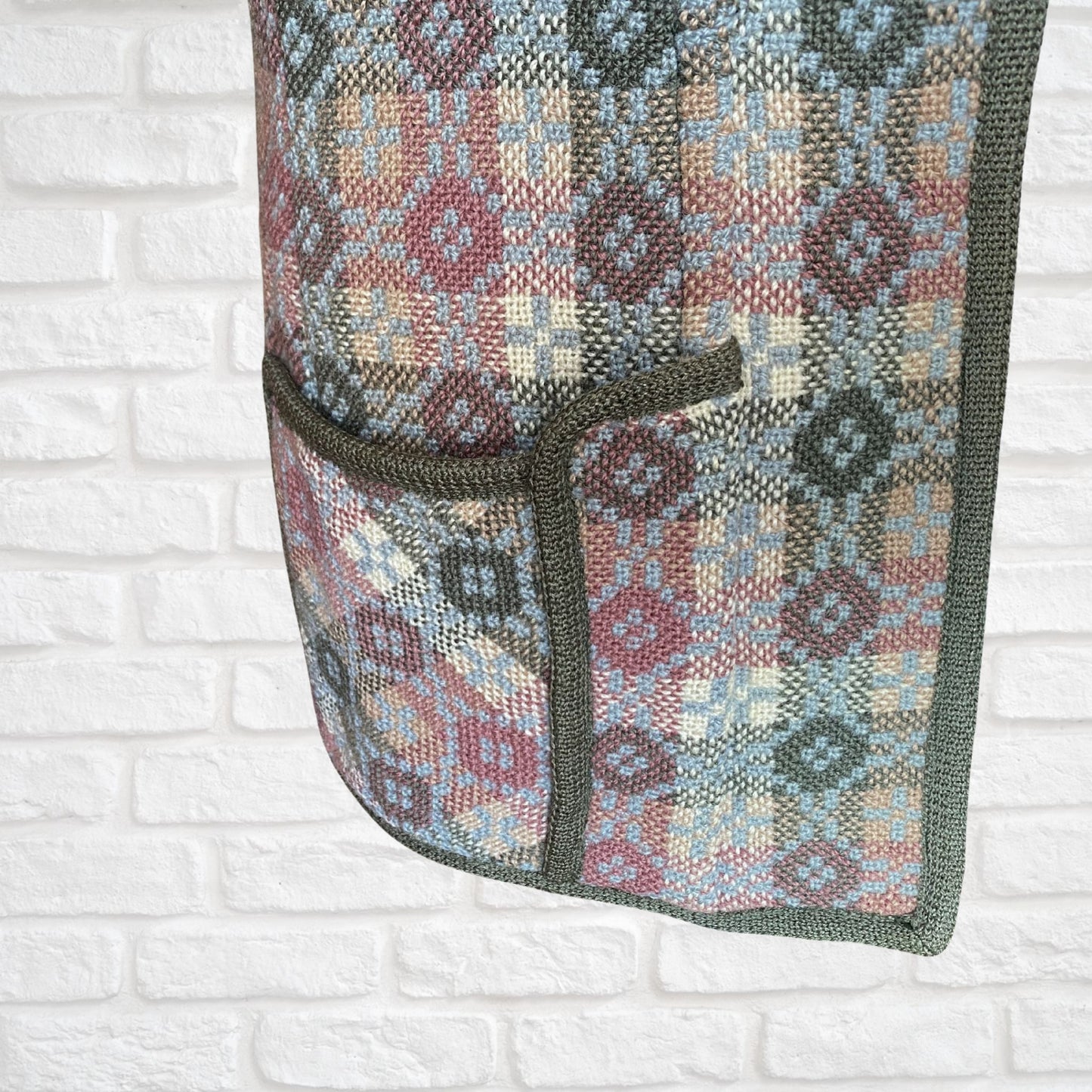 Vintage Welsh Wool Tapestry Style Waistcoat: A Timeless Piece of Welsh Craftsmanship. Approx UK size 10-14