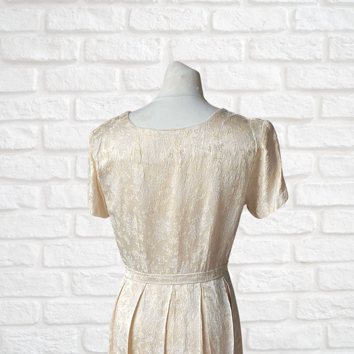 Elegant Cream and Pale Gold Floral Brocade 50s Vintage Dress. Approx UK size 10- 12