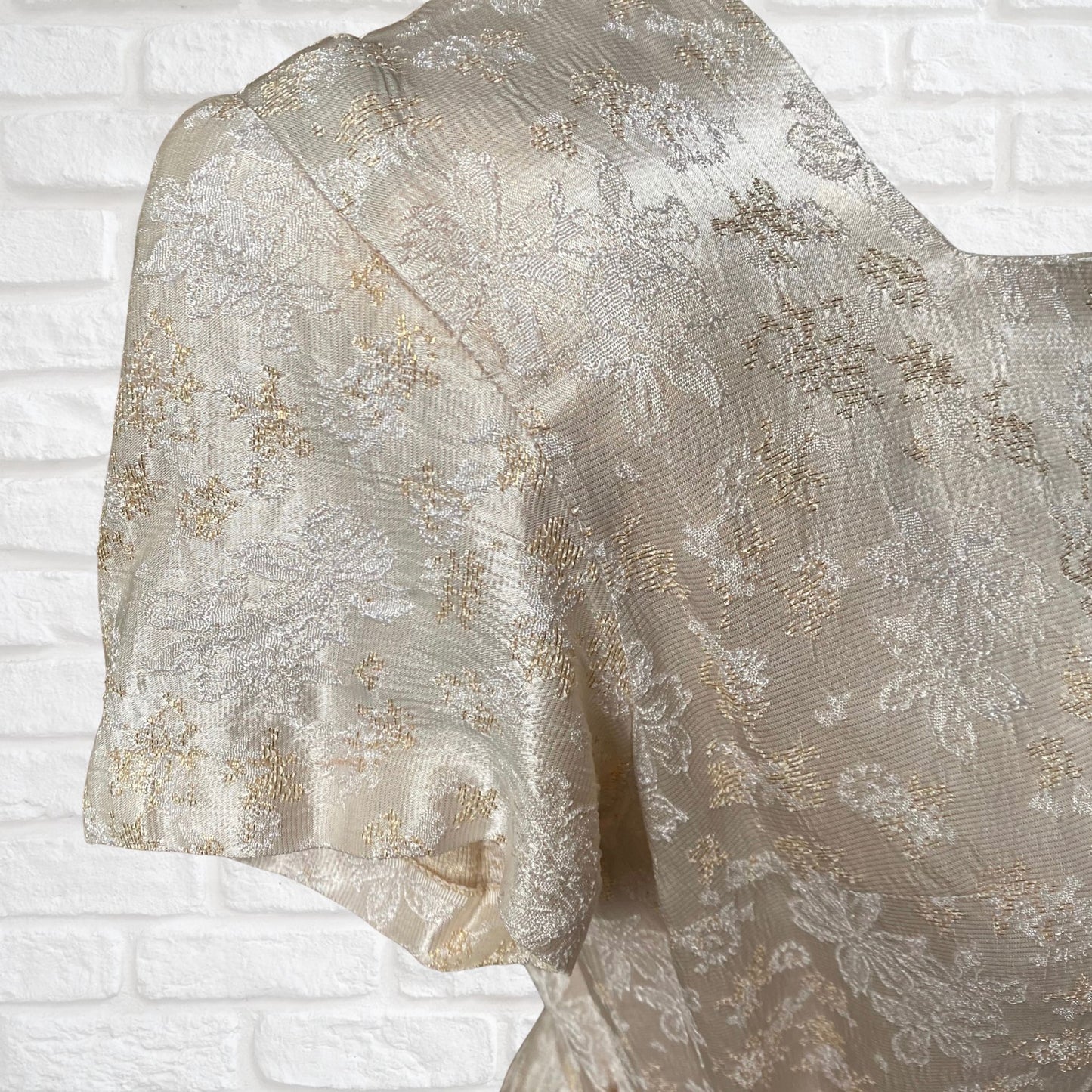 Elegant Cream and Pale Gold Floral Brocade 50s Vintage Dress. Approx UK size 10- 12