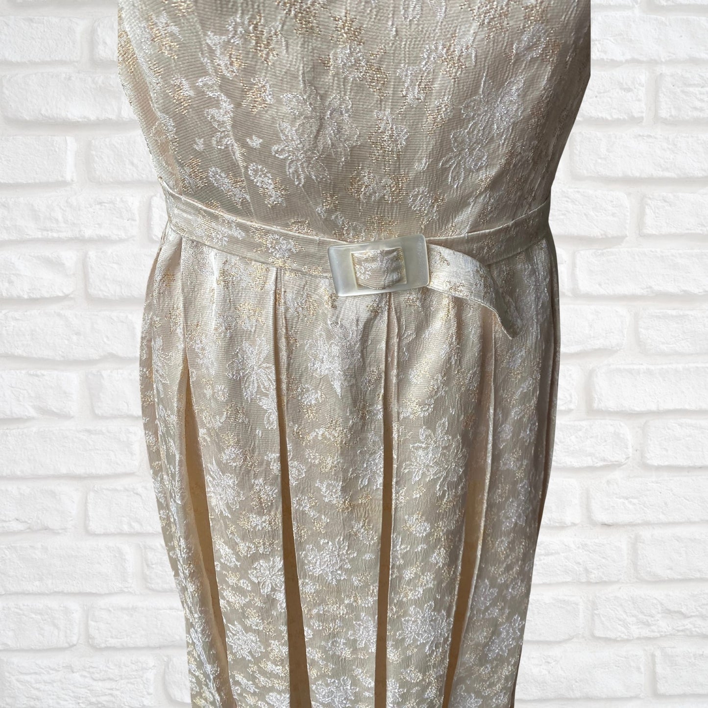 Elegant Cream and Pale Gold Floral Brocade 50s Vintage Dress. Approx UK size 10- 12