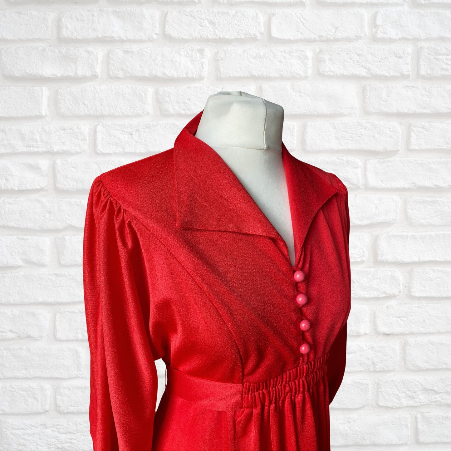 Red 70s Vintage Dress with Dagger Collar and Balloon Sleeves. Approx UK size 10 -12