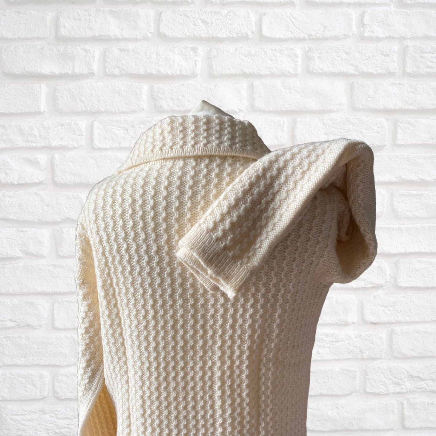70s cream shawl collar textured knit cardigan. Approx UK size 12-16