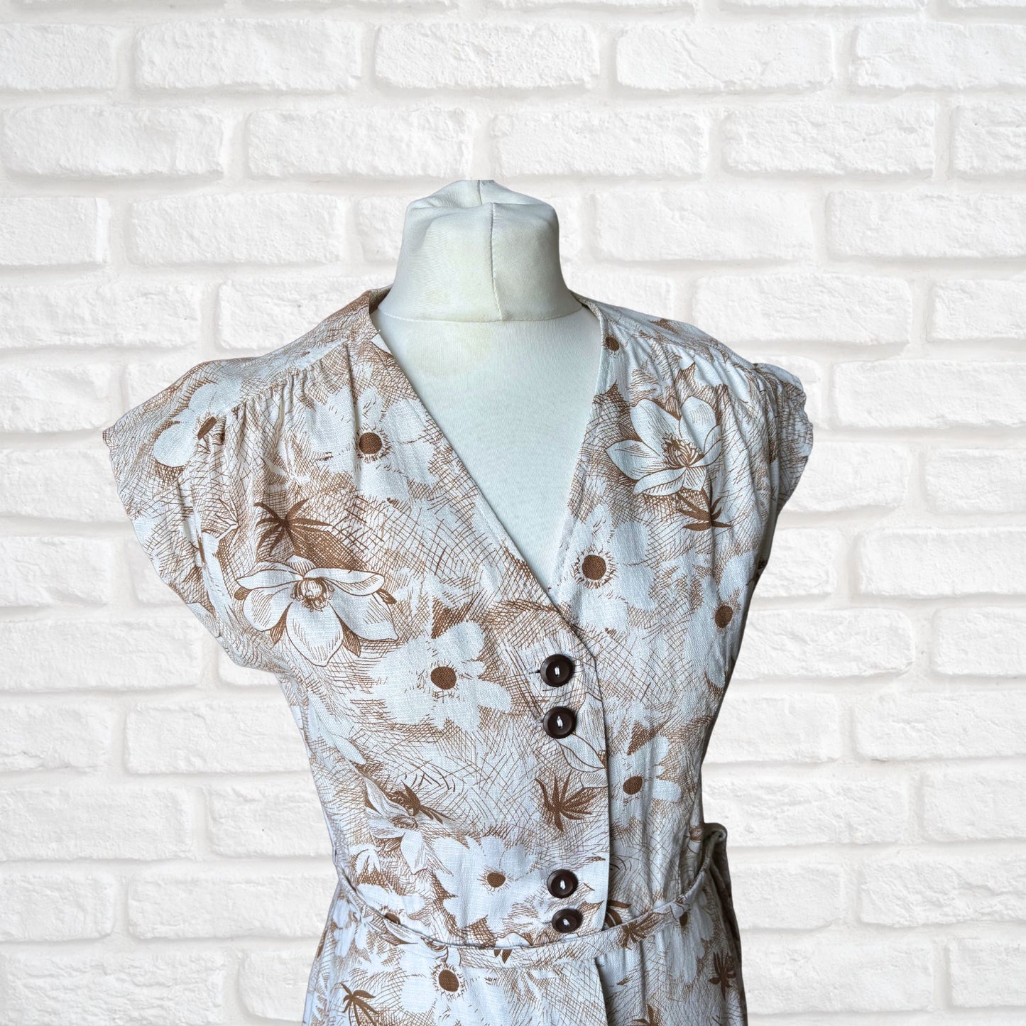 40s/50s style white and brown floral button down sleeveless vintage dress . Approx UK  8-10