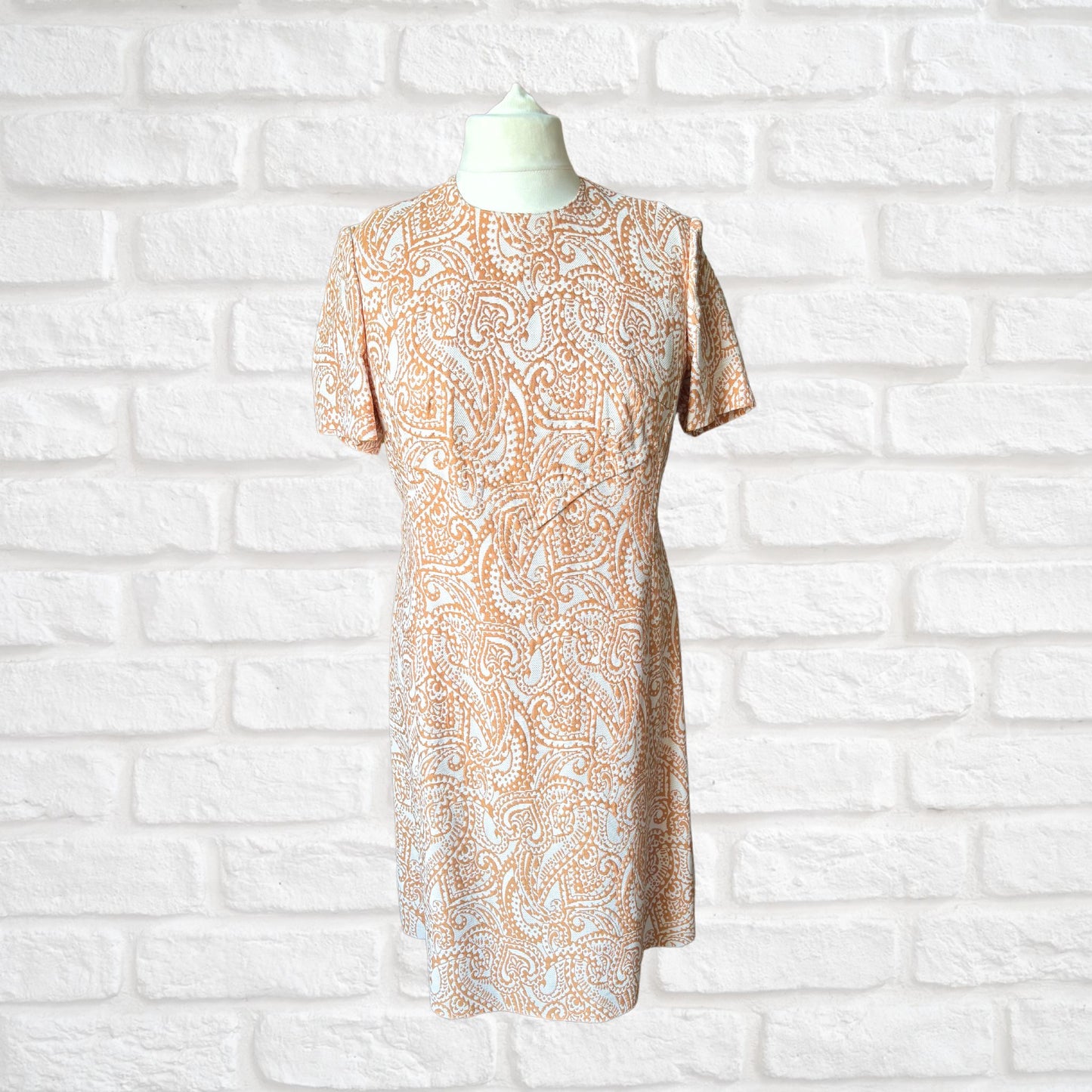 Vintage White and Peach Paisley Brocade 60s Scooter Dress  . Approx U.K.size 16