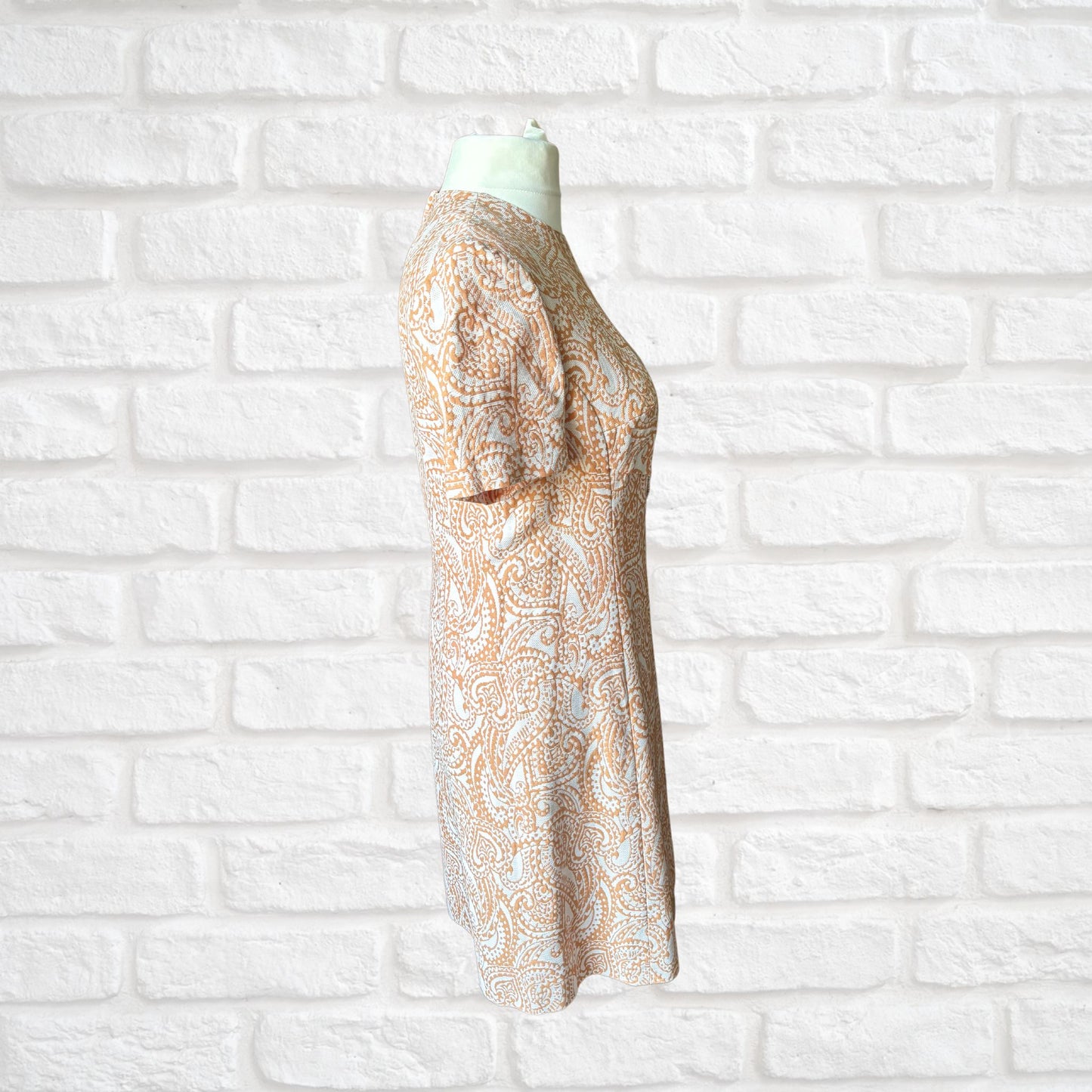 Vintage White and Peach Paisley Brocade 60s Scooter Dress  . Approx U.K.size 16