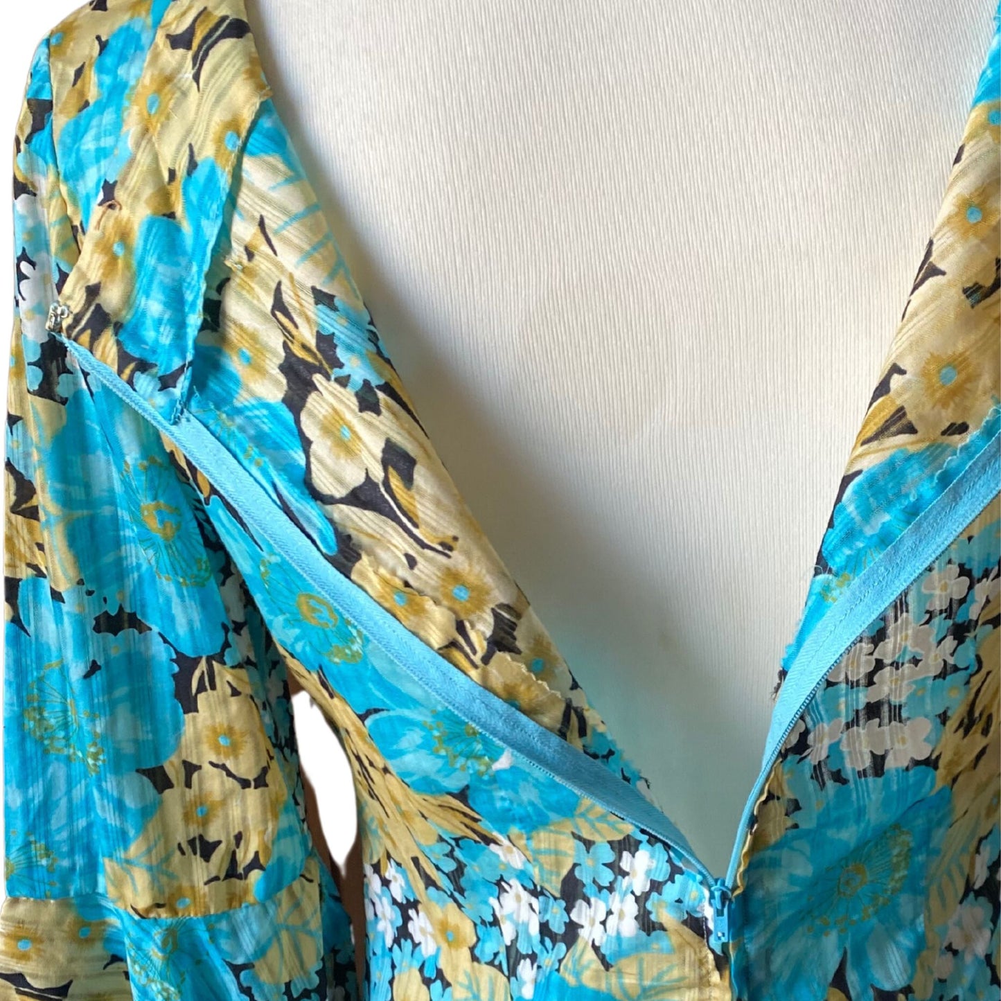 70s floaty blue and yellow floral maxi dress with flared sleeves  . Approx  UK size 14