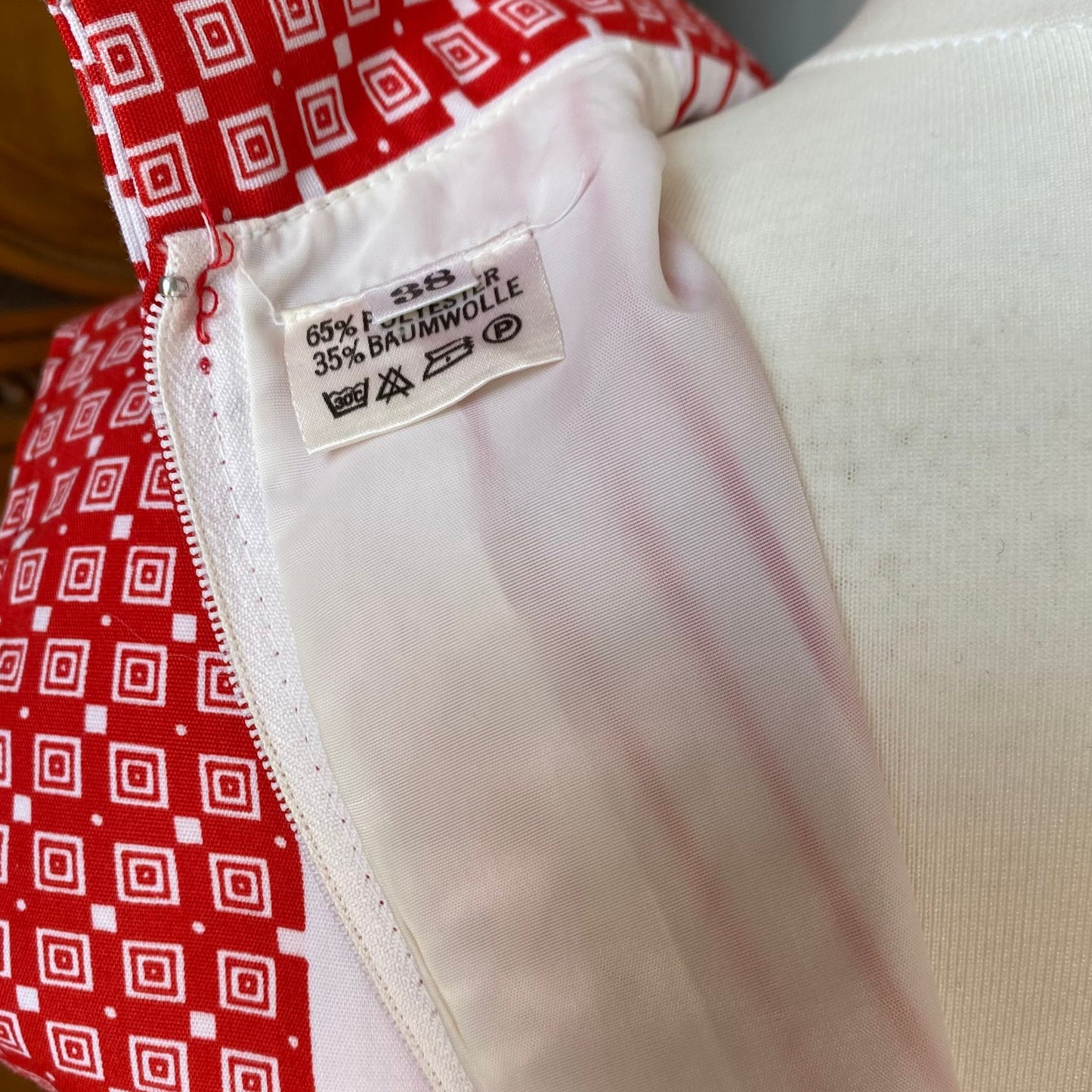 Vintage red and white open collar geometric and striped midi dress. Approx UK size 8- 10