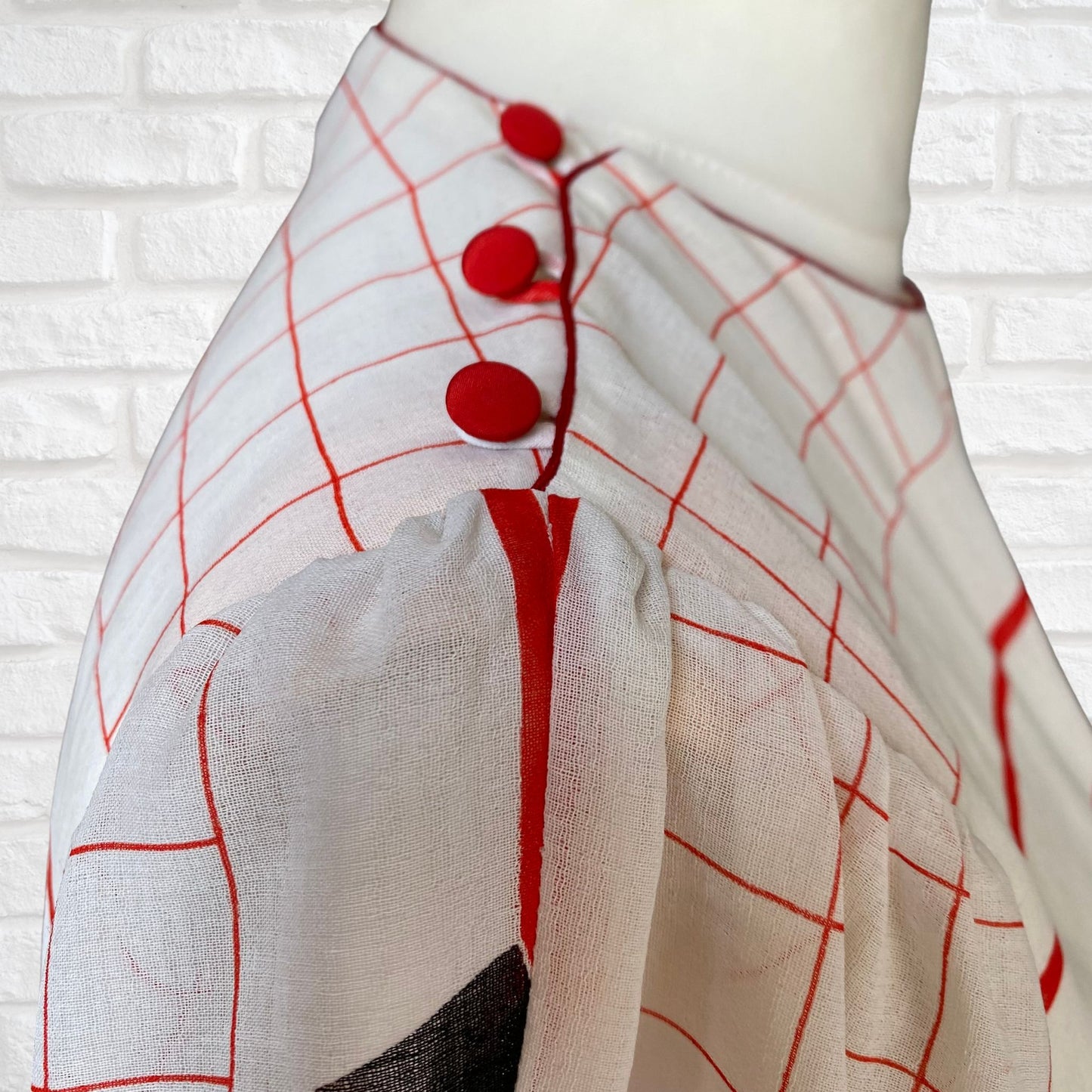 80s white, red and black geometric print lightweight Summer vintage midi dress. Approx UK size 14-16
