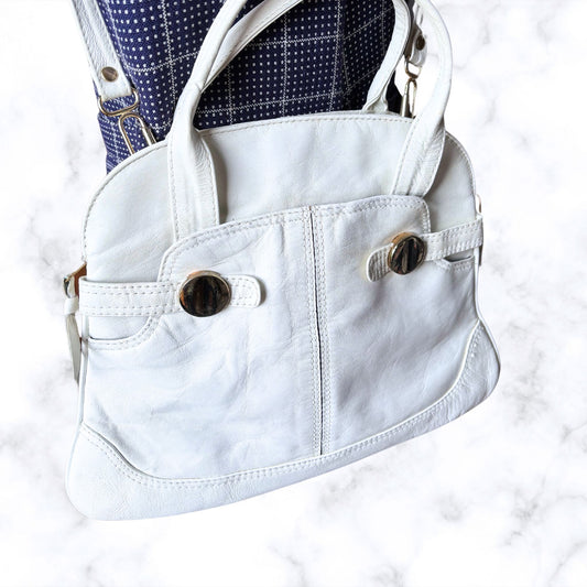 White Leather 70s Vintage Shoulder and top handle Bag by Sandix. Stylish and Secure