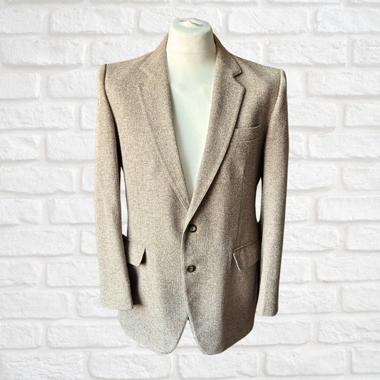 Beige blazer on a mannequin against a white brick wall background