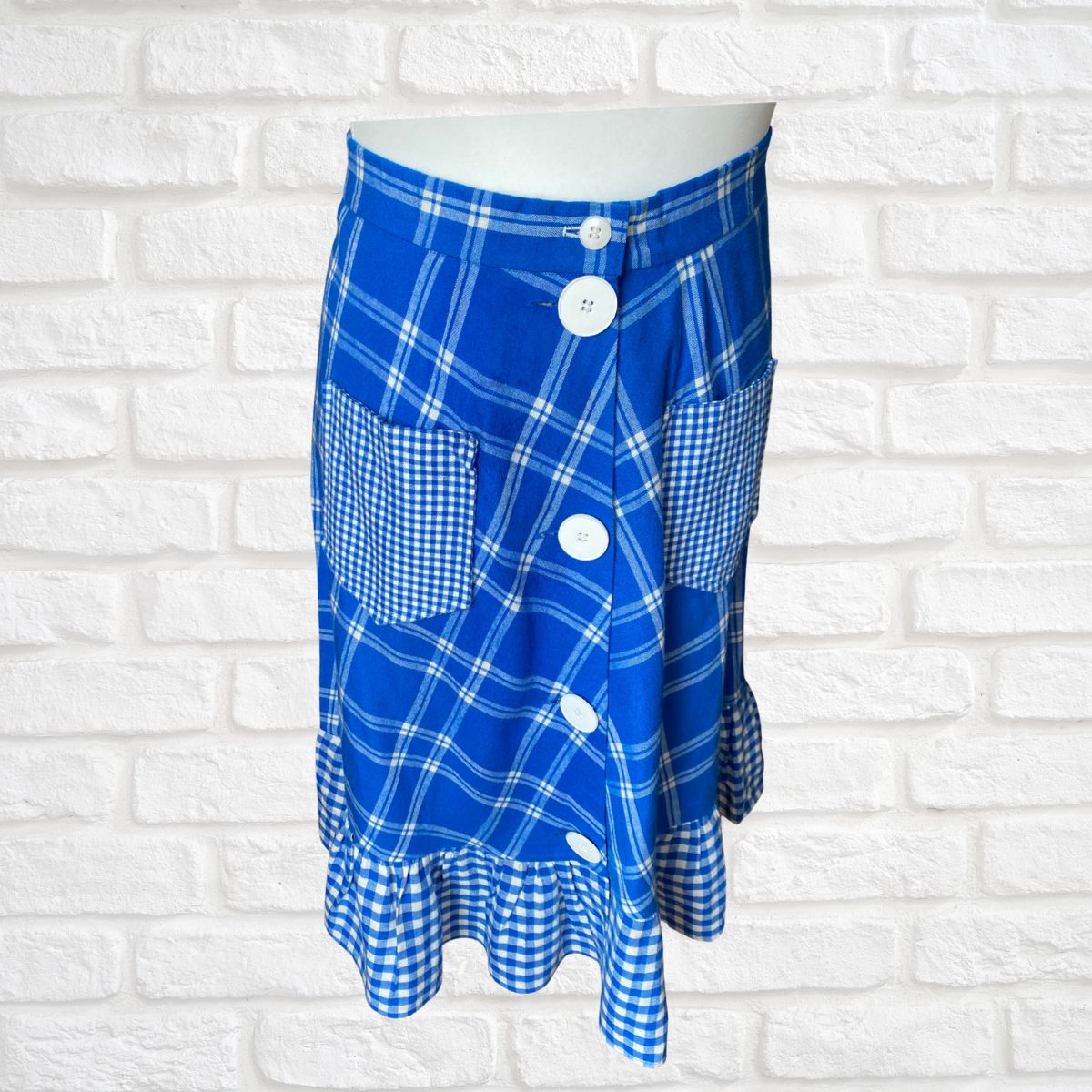 Vintage blue and white rockabilly style button down checked skirt. Approx UK size 18