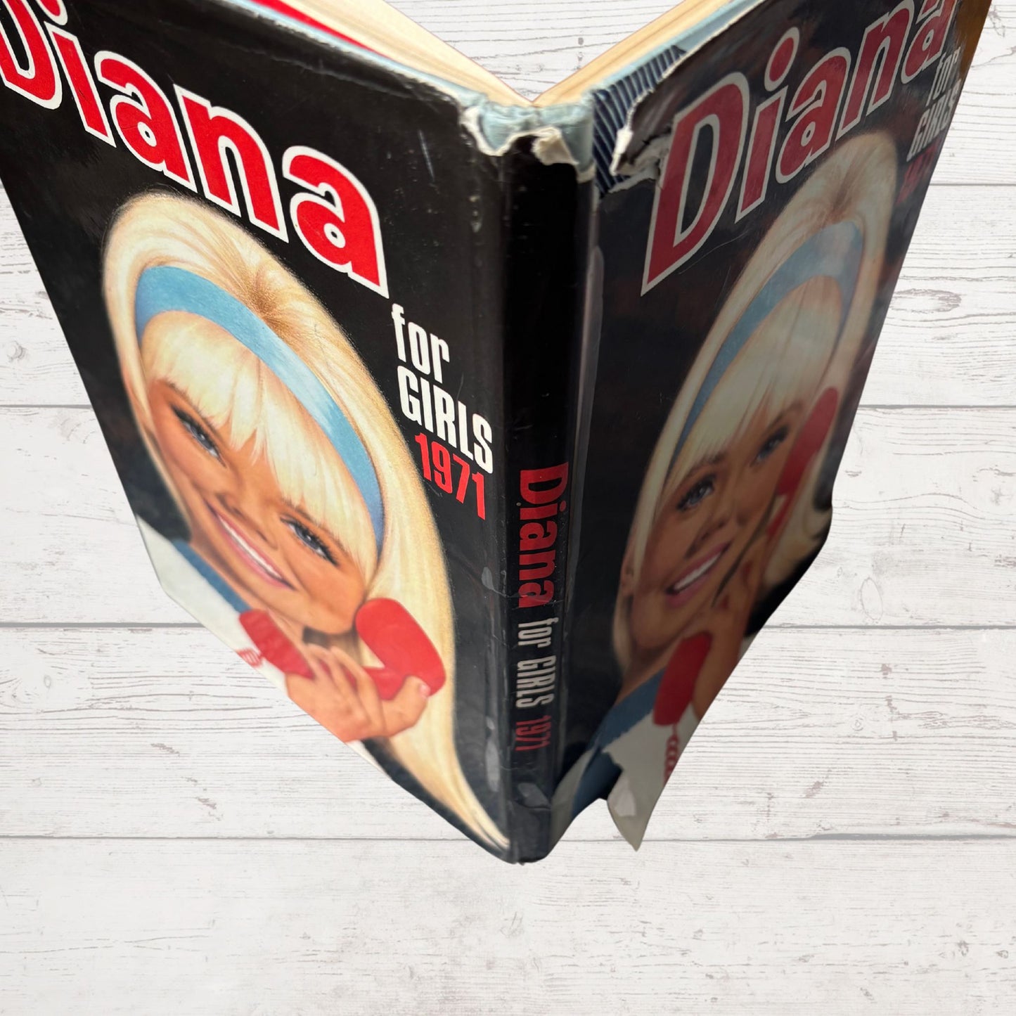 Vintage Diana Annual 1971, full of fiction, fashion, fun and nostalgia. Great gift idea