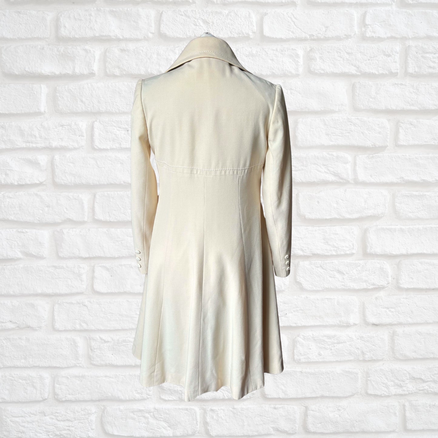 Vintage Creamy White Lightweight 60s Mod Coat with Rounded Collar . Approx UK size 10-12