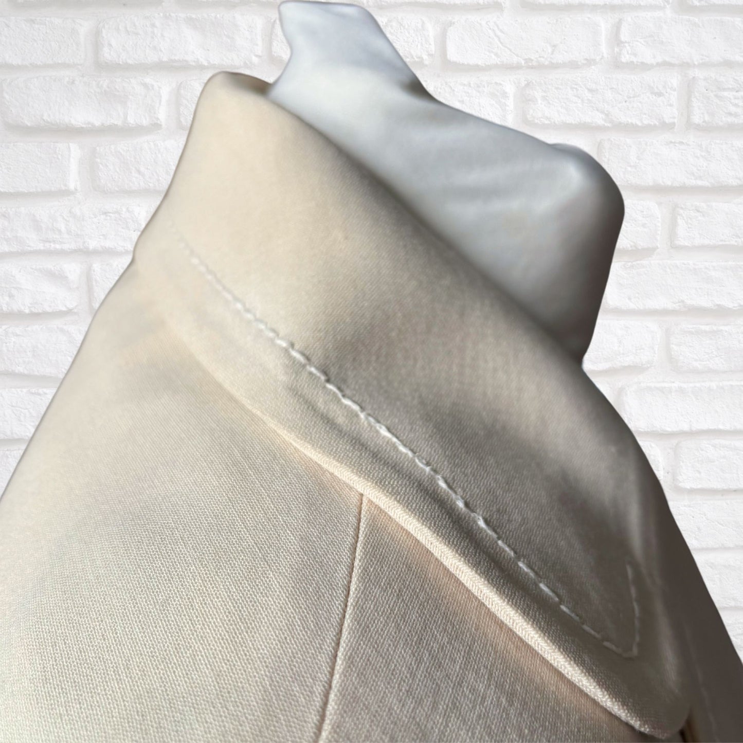 Vintage Creamy White Lightweight 60s Mod Coat with Rounded Collar . Approx UK size 10-12