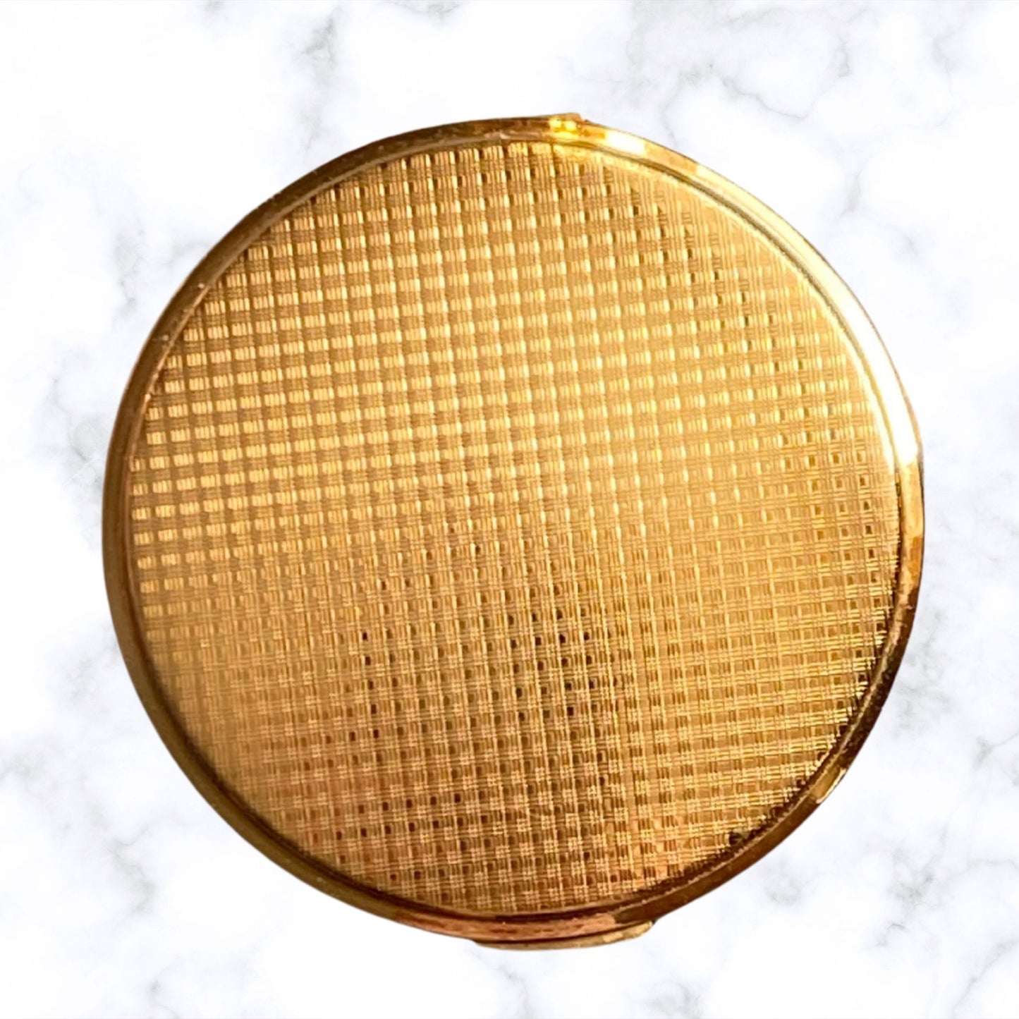 Vintage red and gold sunburst powder compact by Melissa  - Elegant and functional beauty accessory