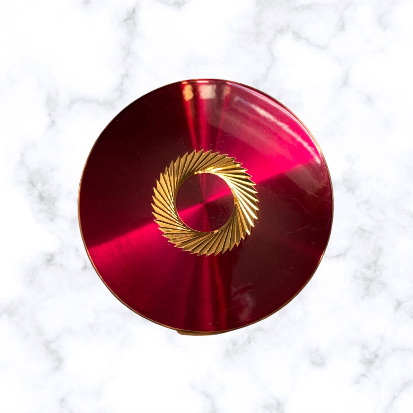 Vintage red and gold sunburst powder compact by Melissa  - Elegant and functional beauty accessory