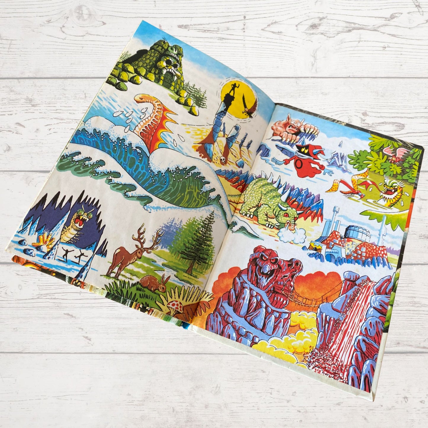 Castle Grayskull Under Attack ! He - Man. Masters of the Universe. Vintage ladybird book. Great gift idea