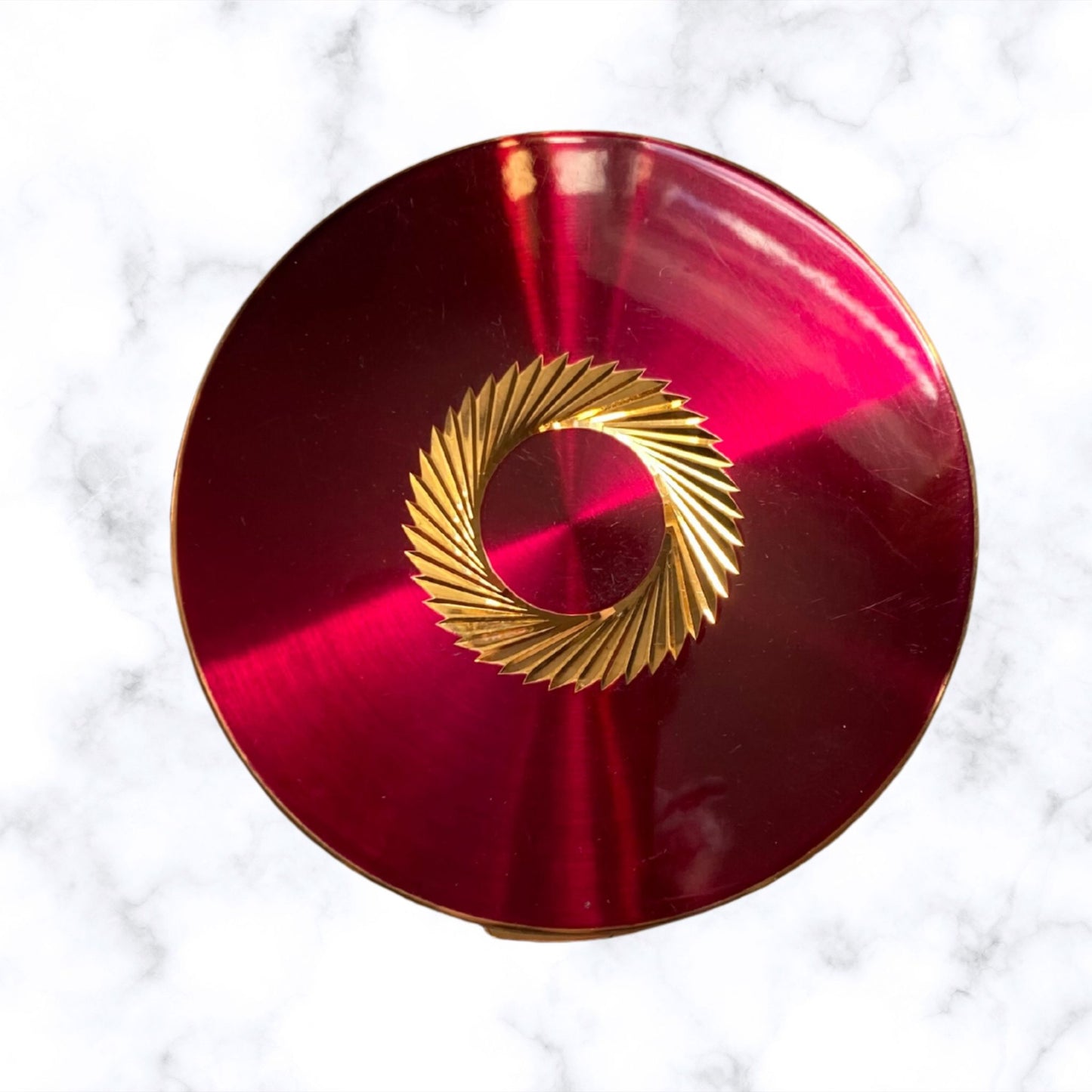 Vintage red and gold sunburst powder compact by Melissa  - Elegant and functional beauty accessory