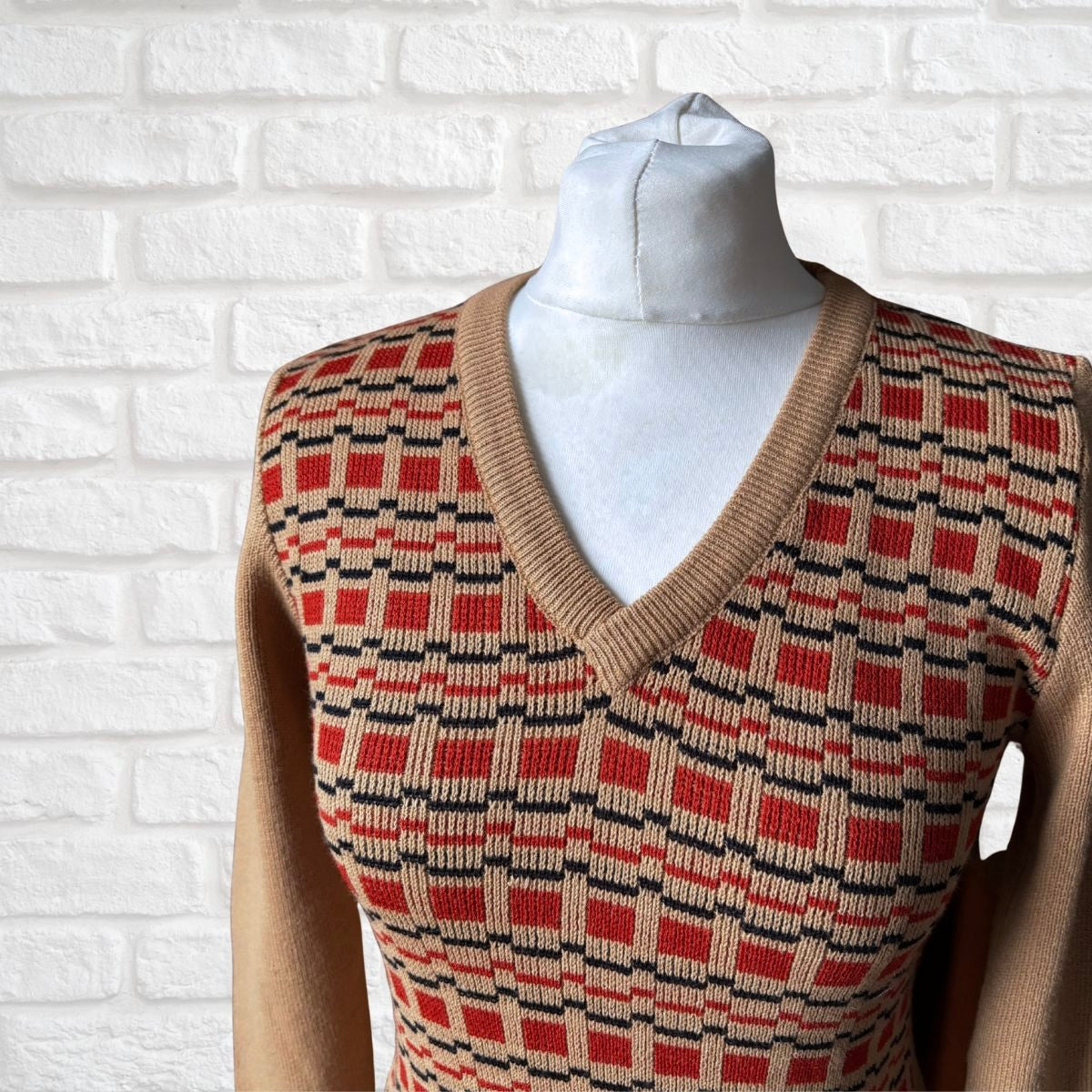 V neck camel 70s pullover with red squares and black lines