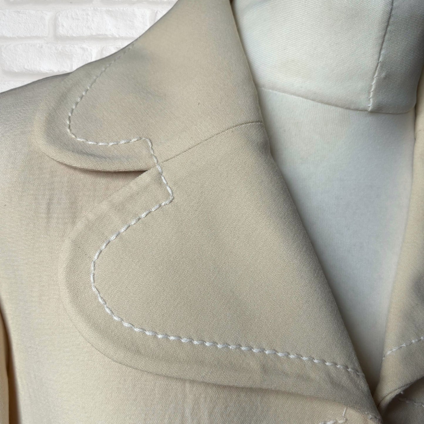 Vintage Creamy White Lightweight 60s Mod Coat with Rounded Collar . Approx UK size 10-12