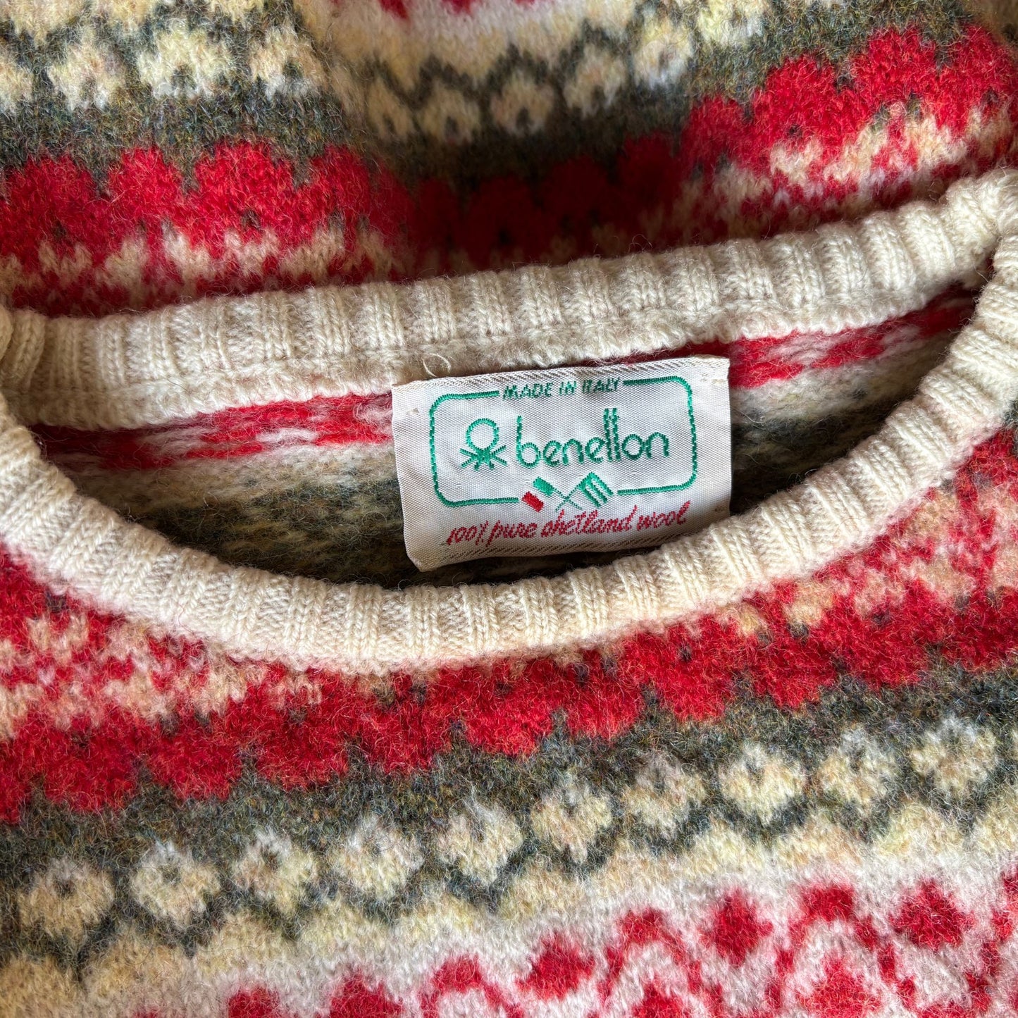 Vintage 80s Benetton Shetland Wool Jumper – Cream, red and green Fair Isle Knit. Approx UK size 10- 14
