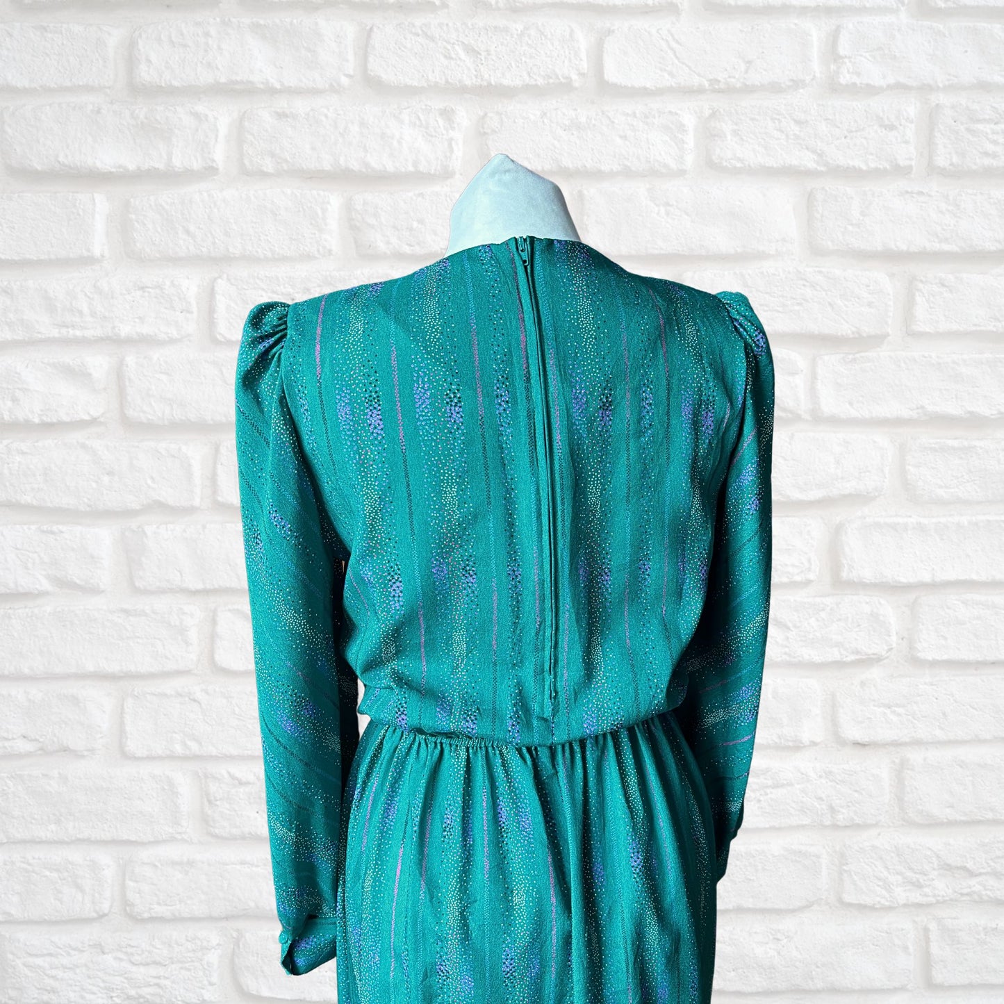 Green Polka Dot 70s Vintage Dress with Long Sleeves by Leslie Fay. Approx U.K. size 10-12