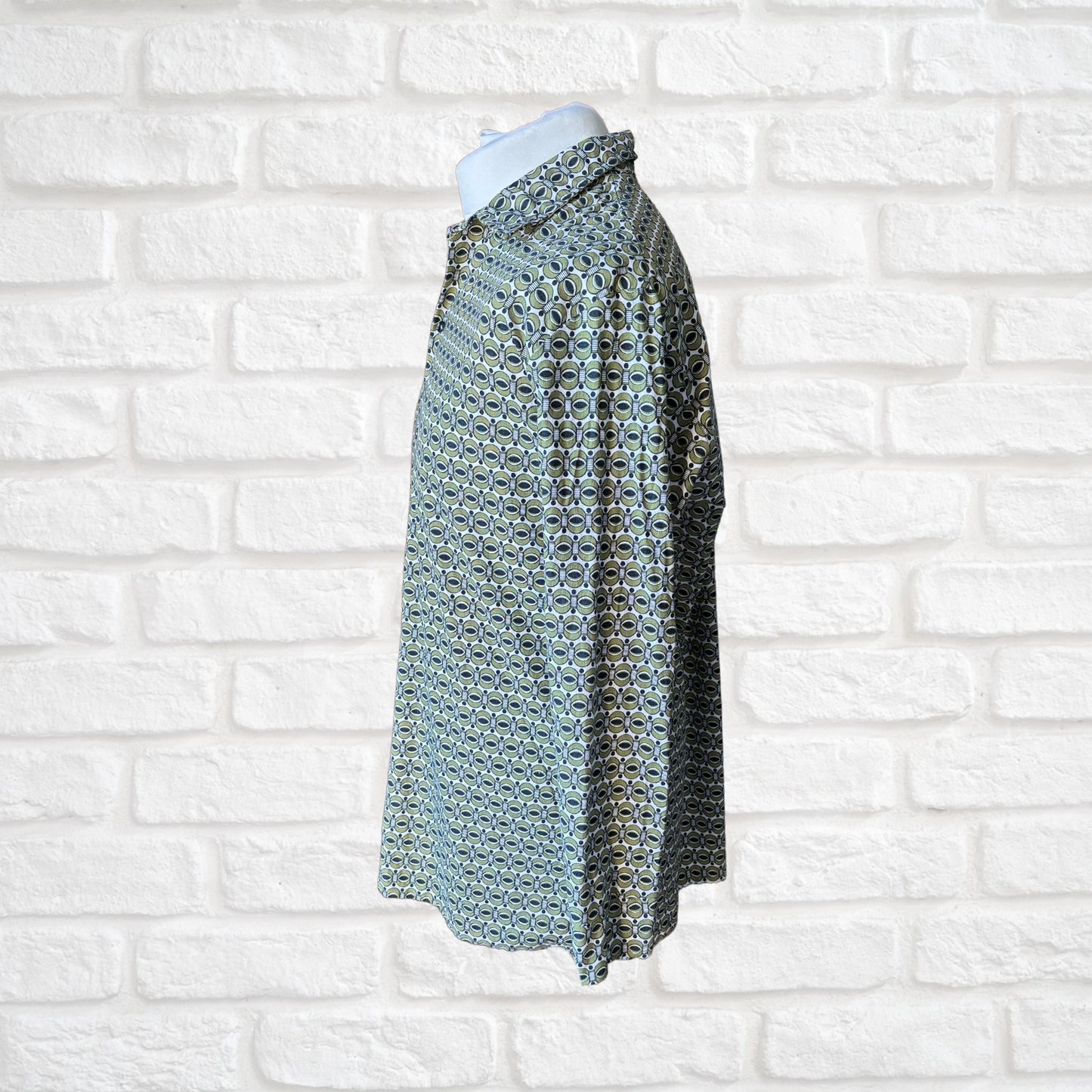 1970s Green, Black and White Geometric Print Cotton Vintage Shirt. Approx UK size L-XL (men  ) 18-20( women)