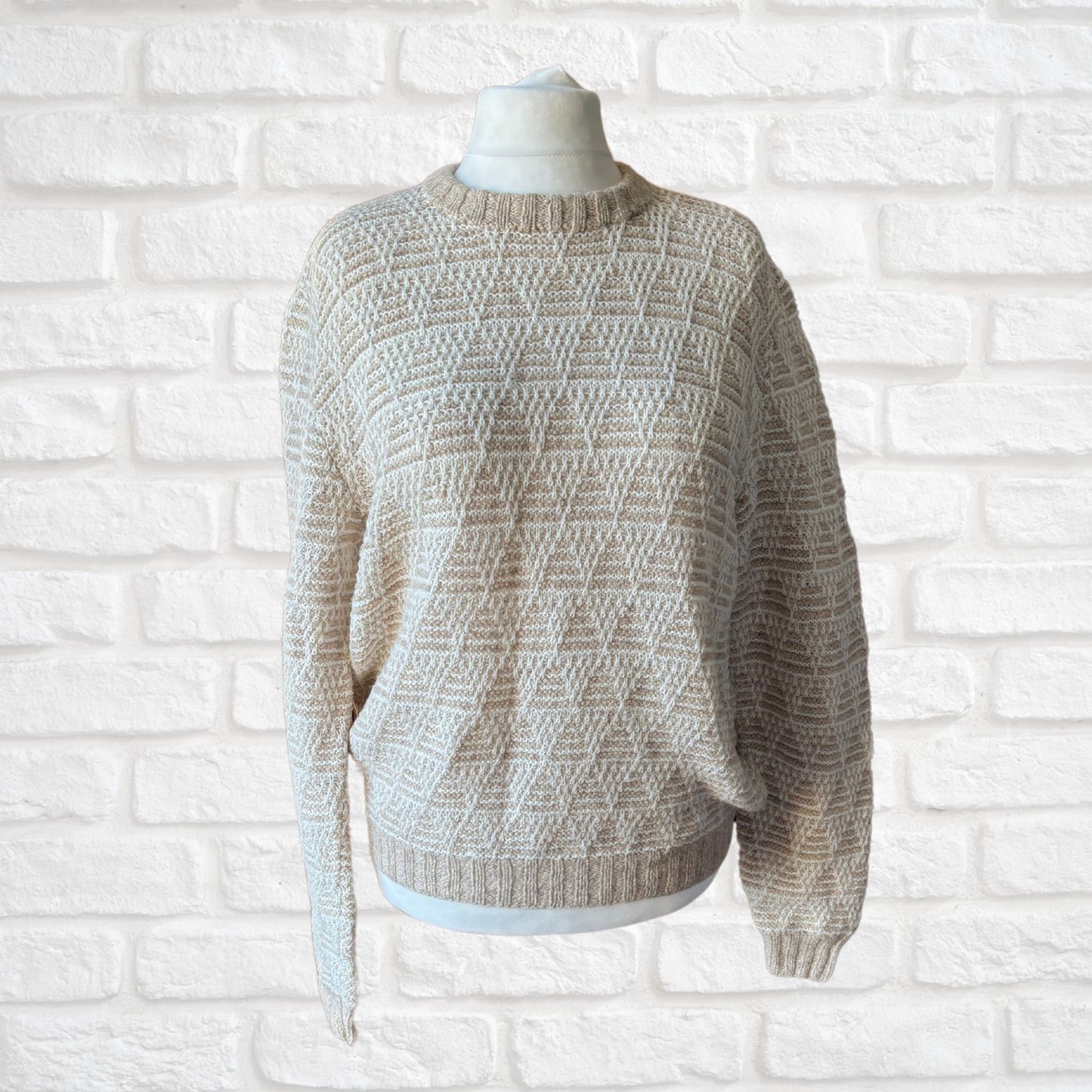 Beige and White Chunky Crew Neck Vintage Jumper.Approx UK size 16-20