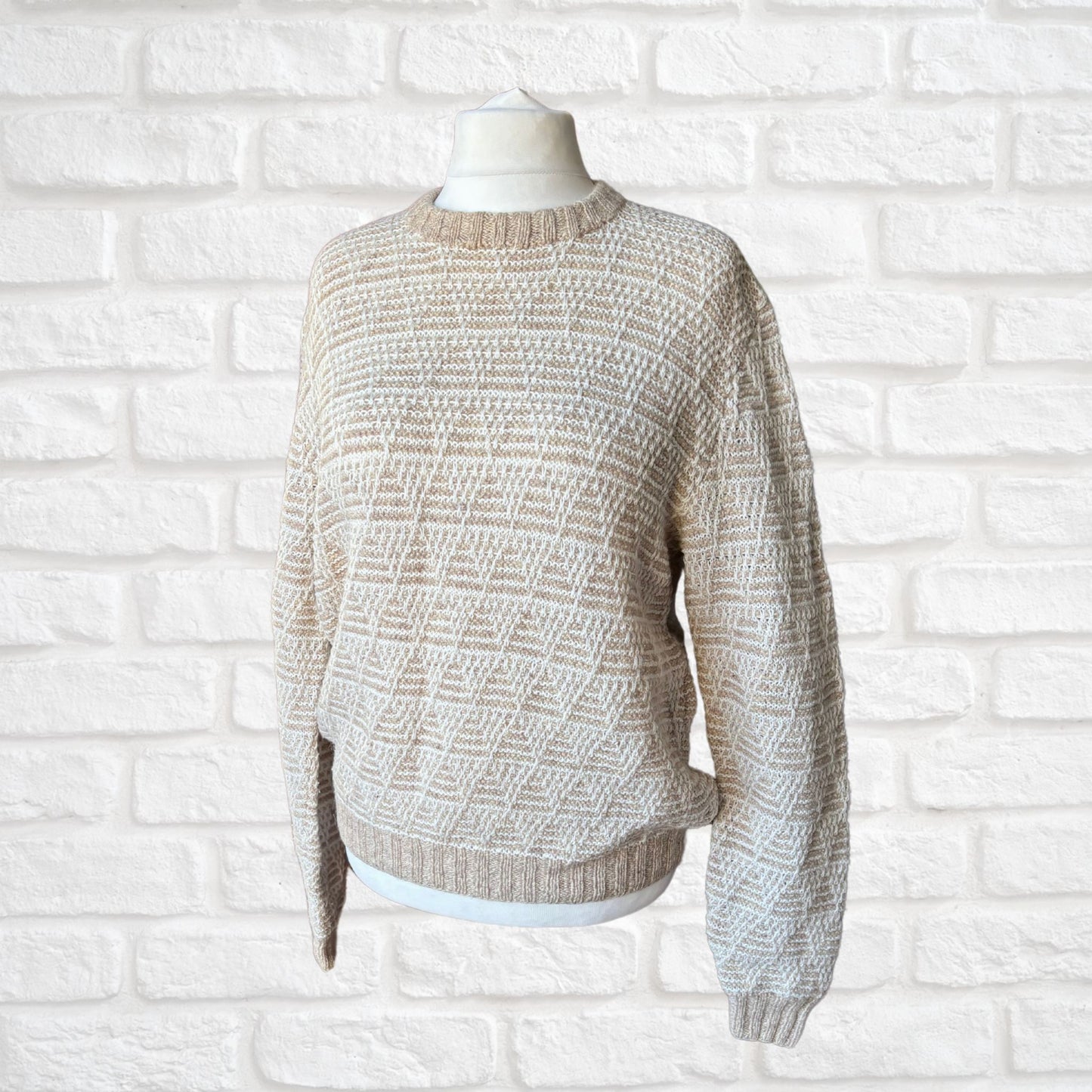 Beige and White Chunky Crew Neck Vintage Jumper.Approx UK size 16-20