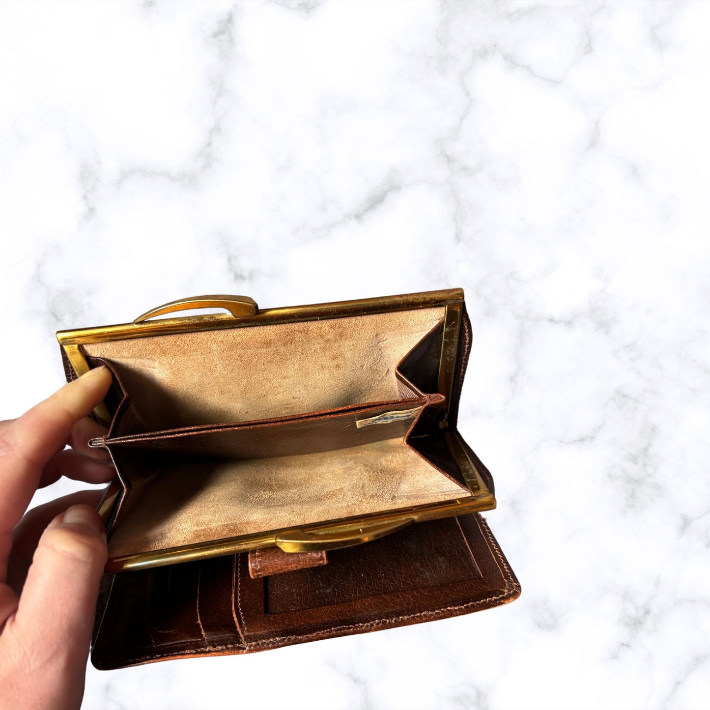 Vintage 1960s Brown Savona Leather Clasp Top Purse/Wallet - Elegant and Practical