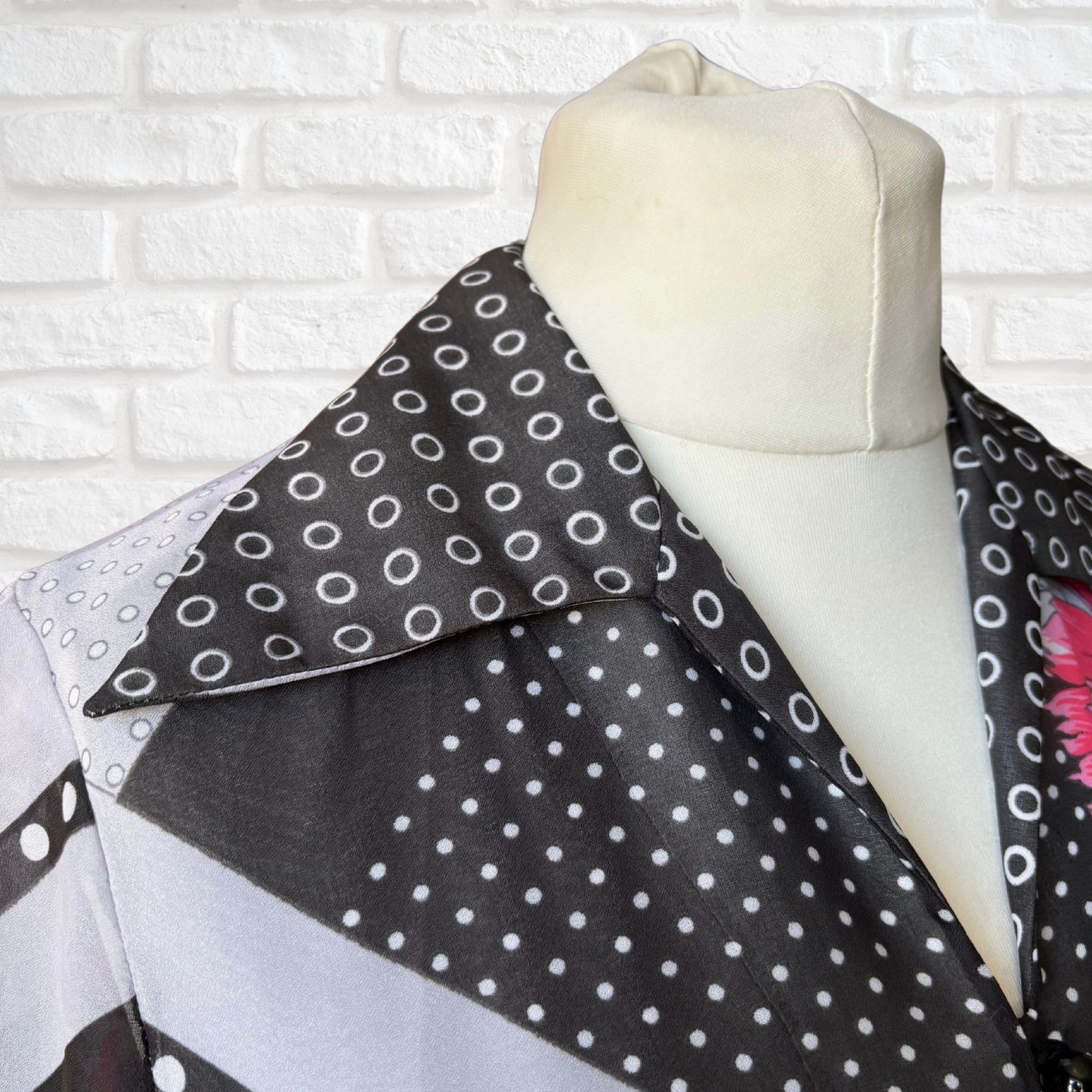 Close up of polka dot dagger collar on a 70s maxi dress